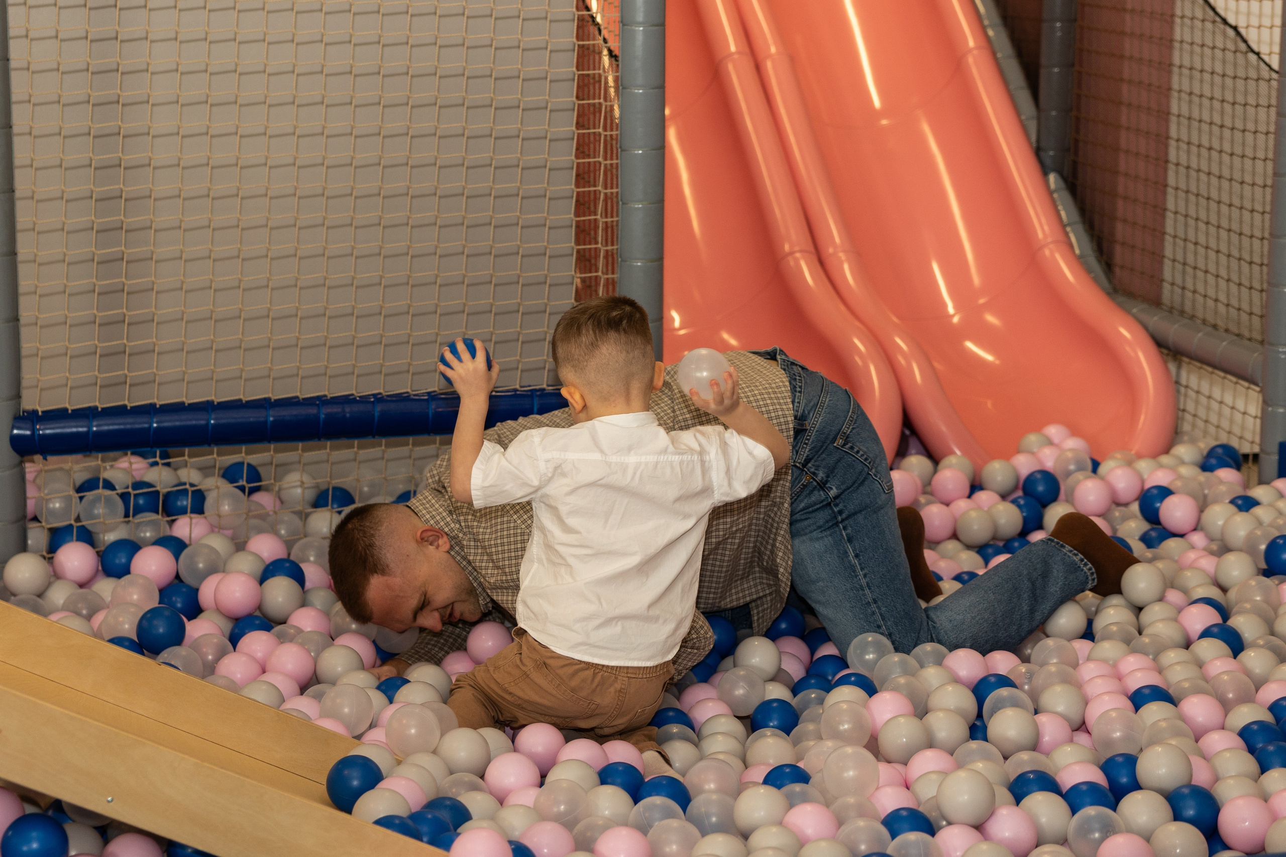 День рождения Артёма 24 января 2026 года. Семейный и детский фотограф в Варшаве Мила Бобровская