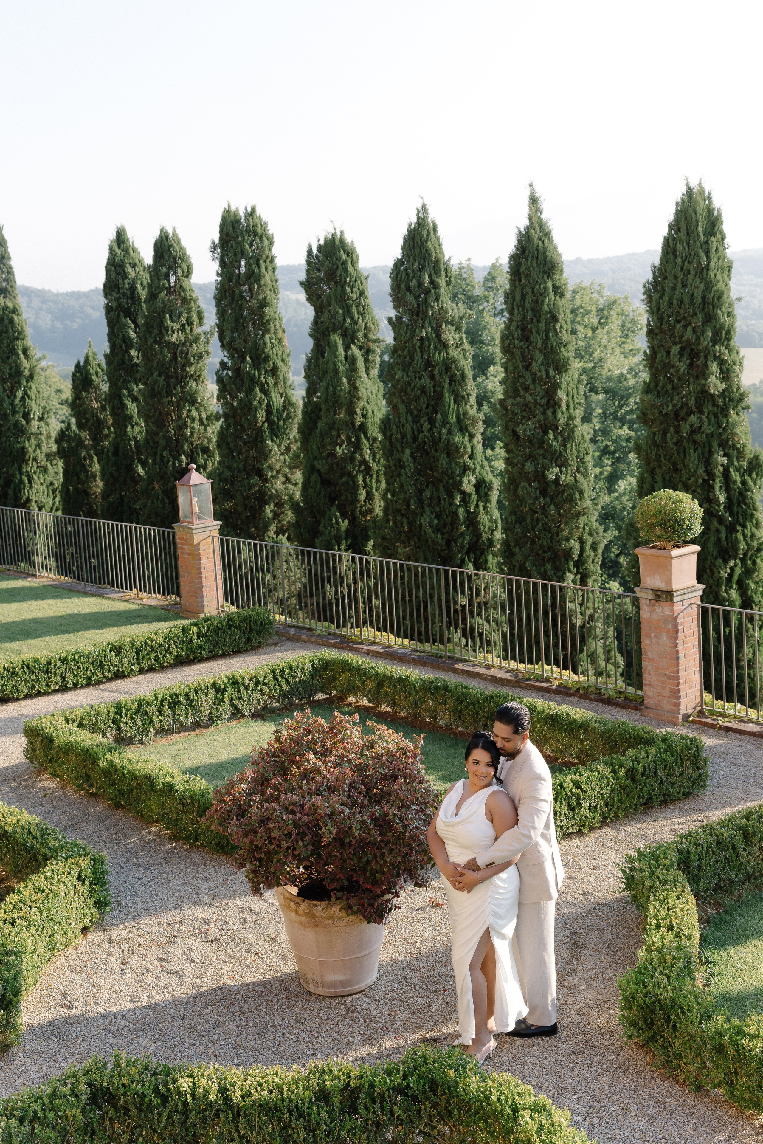 Pre-wedding in Tuscany. Wedding photographer Italy