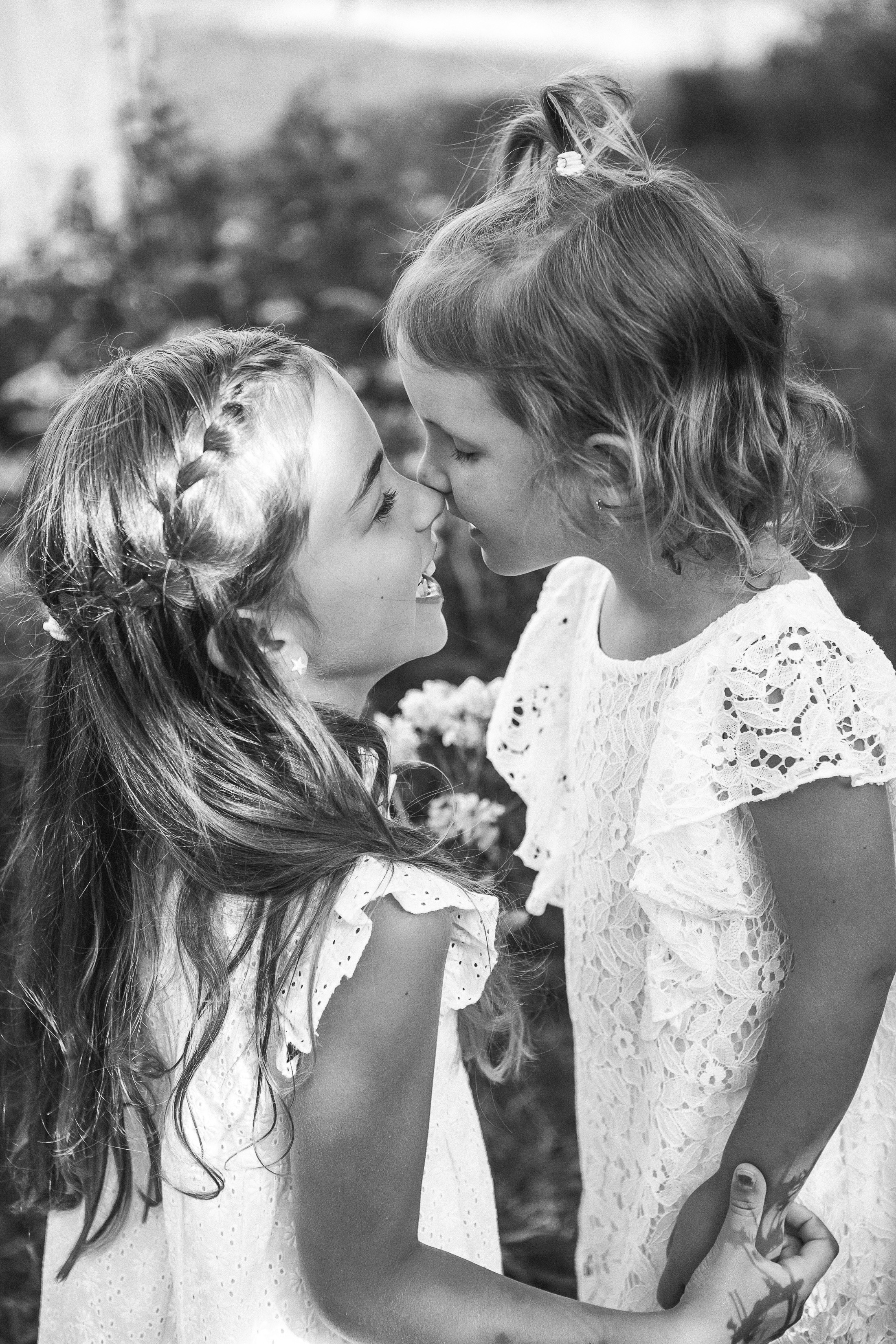 Familienfotografie Lindenberg, Familienfotograf Allgäu, Familien Fotoshooting Bayern, Kinder und Eltern Fotoshooting Lindenberg, Familienportraits Allgäu, Professionelle Familienfotografie Bayern, Familienfotos draußen Lindenberg, Familienbilder drinnen Allgäu, Outdoor Familienfotos Bayern, Familienshooting Lindenberg