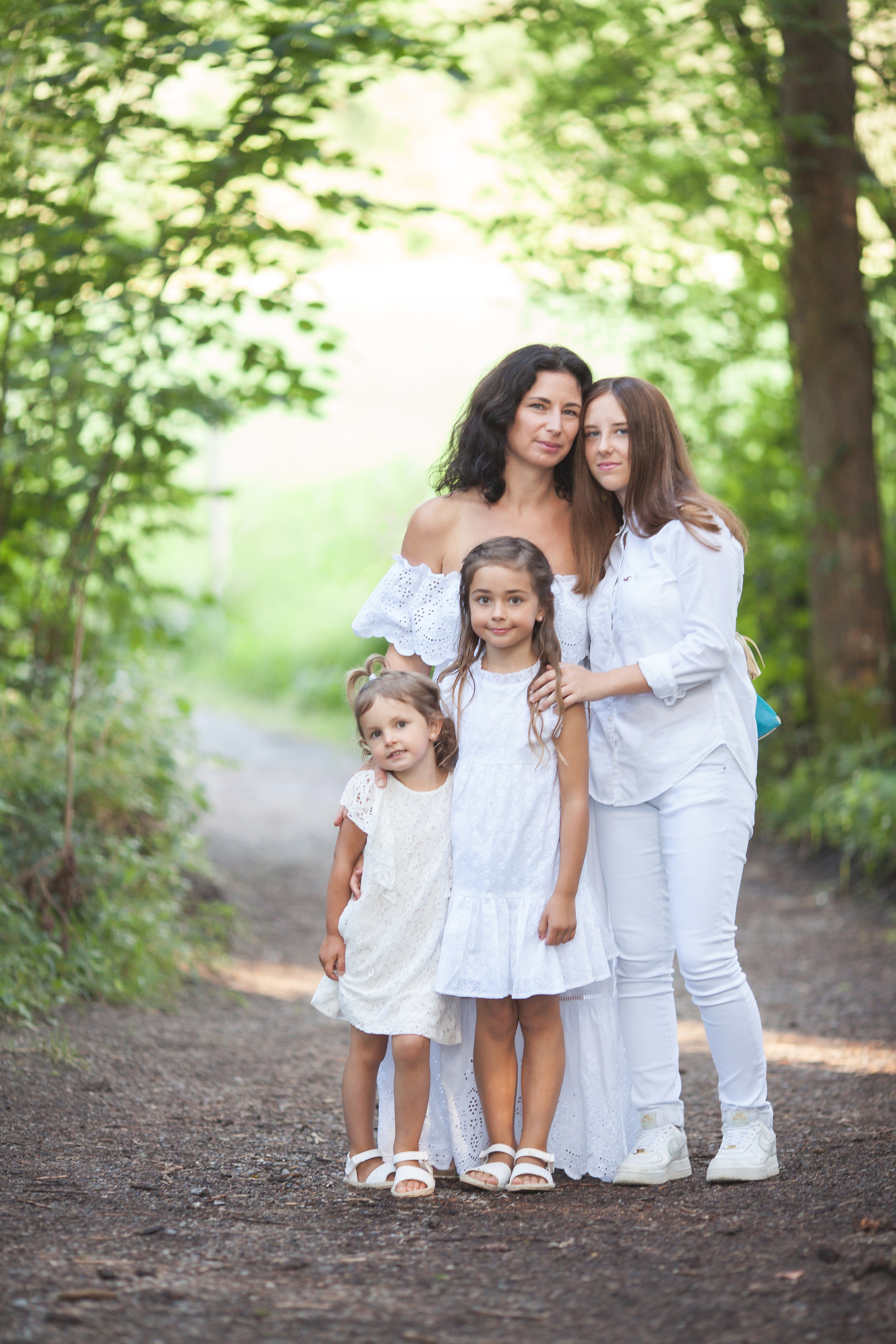 Familienfotografie Lindenberg, Familienfotograf Allgäu, Familien Fotoshooting Bayern, Kinder und Eltern Fotoshooting Lindenberg, Familienportraits Allgäu, Professionelle Familienfotografie Bayern, Familienfotos draußen Lindenberg, Familienbilder drinnen Allgäu, Outdoor Familienfotos Bayern, Familienshooting Lindenberg