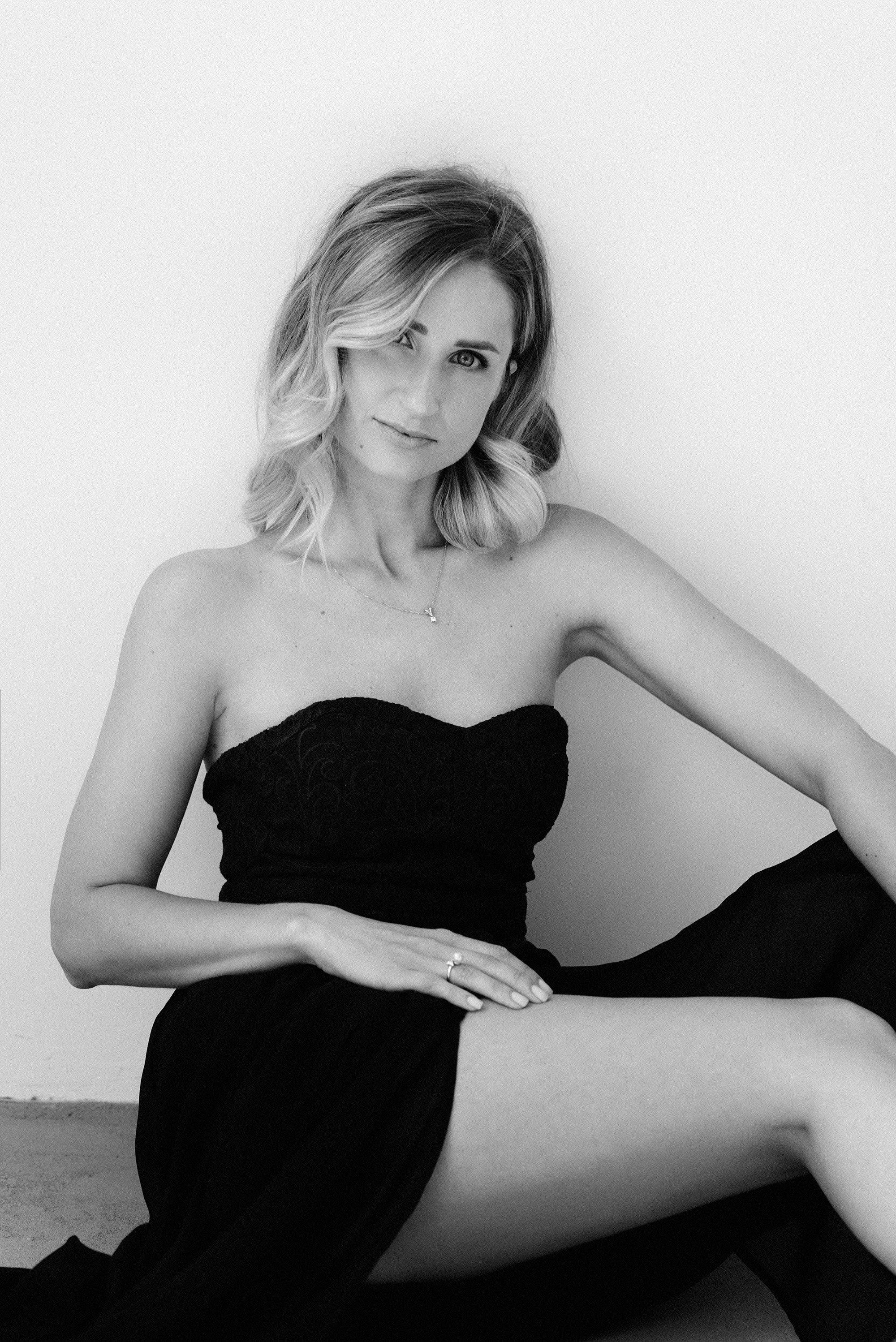 Fotografia buduarowa. Sensualna sesja kobieca Warszawa. Kobieca sesja zdjęciowa w studio. Fotograf Warszawa. Фотограф Варшава. Фотосессия Варшава.