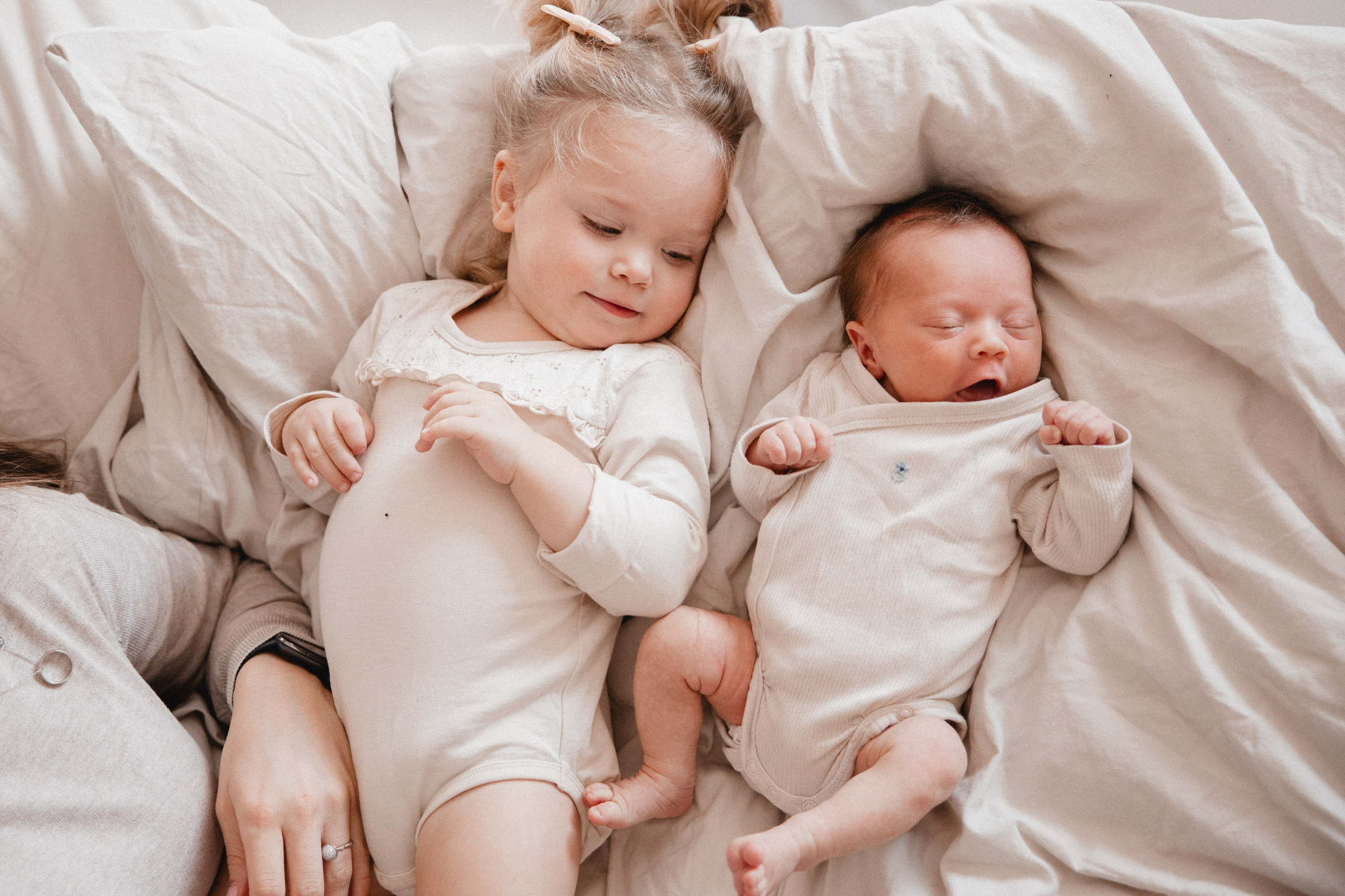 Neugeborenenfotos Zuhause. Hochzeitsfotografie |Hochzeitsfotograf Bochum | Hochzeitsfotograf Dortmund | Hochzeitsfotograf Essen | Hochzeitsfotograf Ruhrgebiet