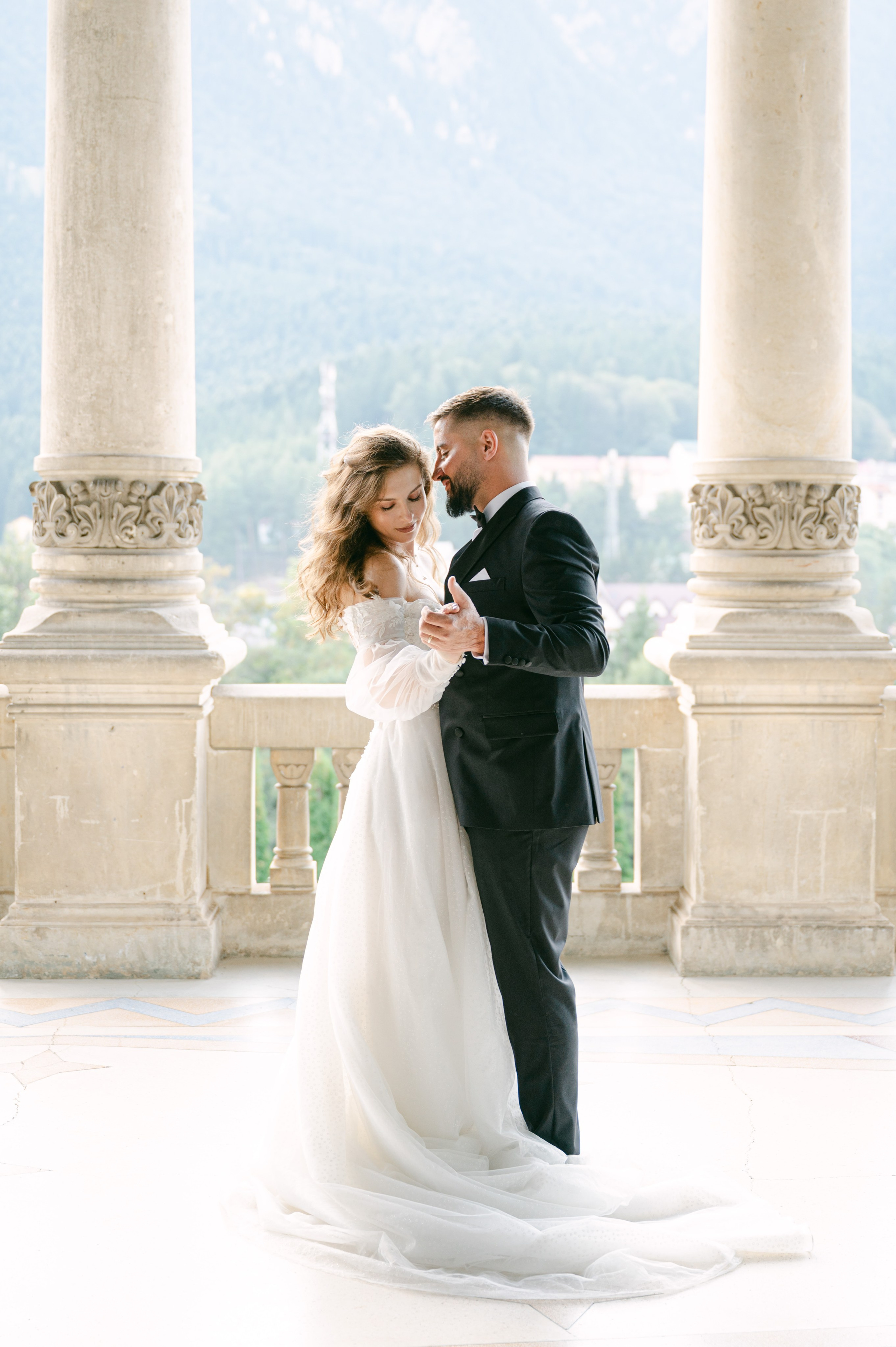 Sedinta foto trash the dress la castelul Cantacuzino