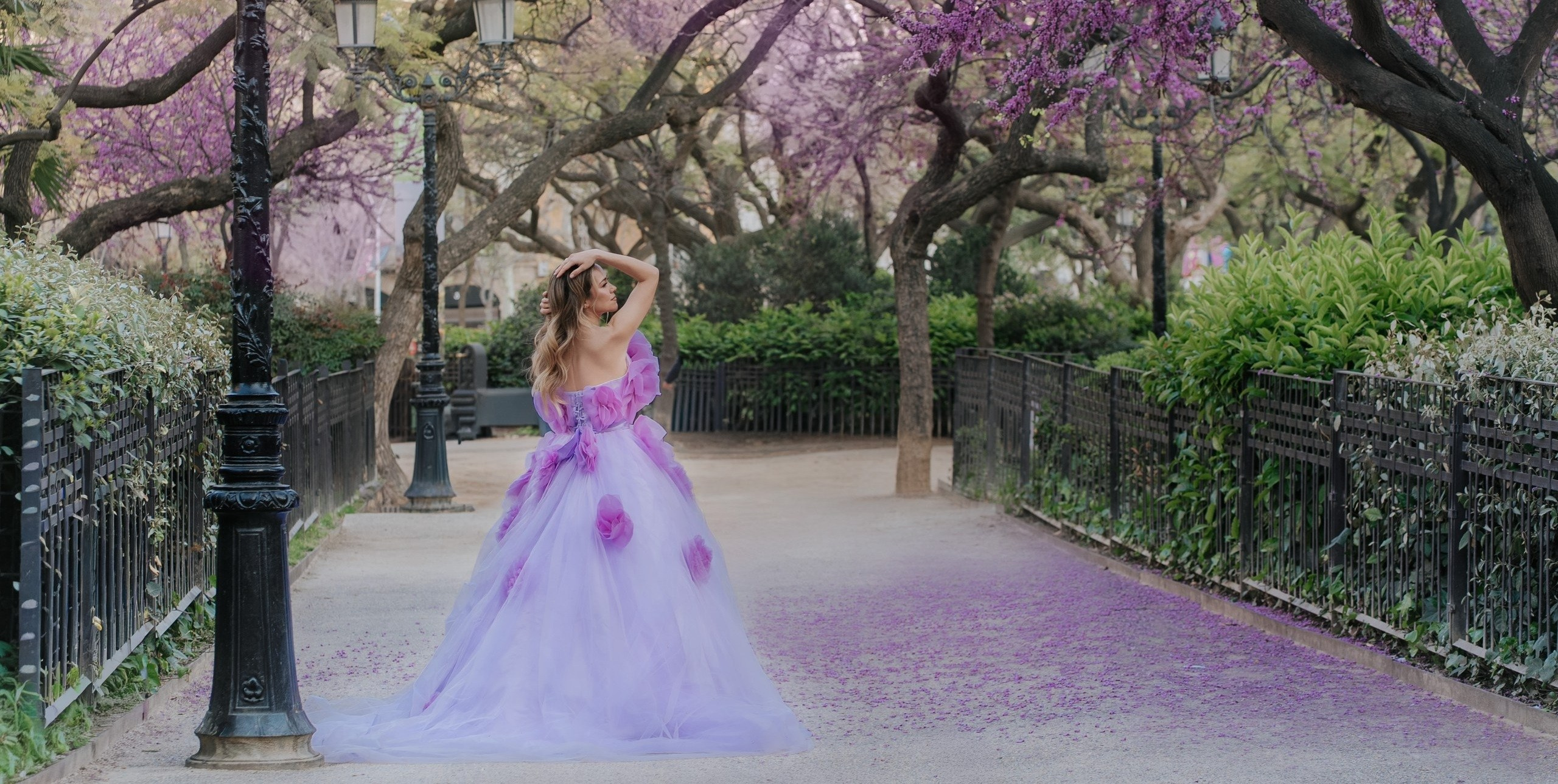 DiaFoto Luxury Dress Photoshoot in Barcelona | Dress Rental & Wow