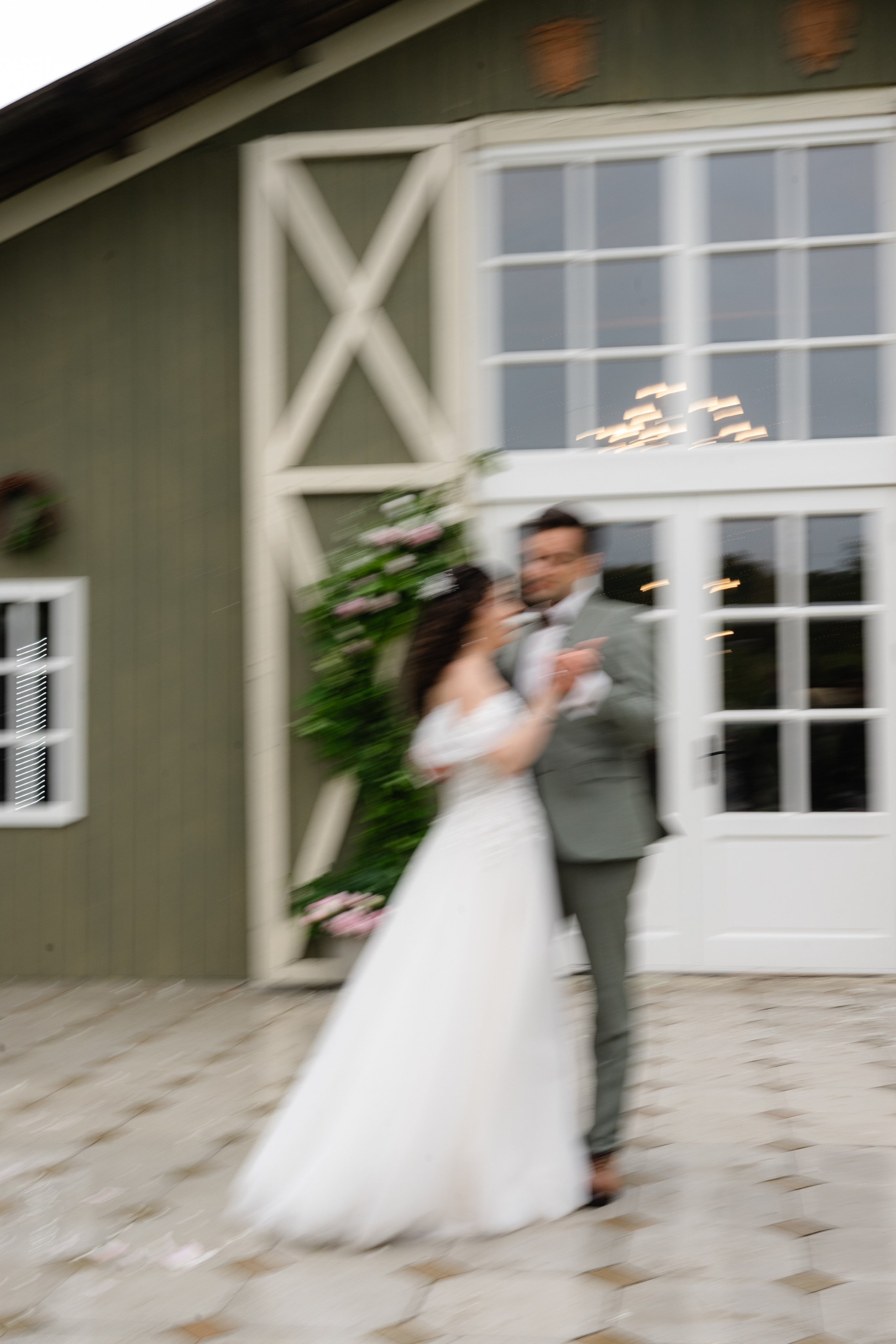 Mona + Vlad | Valea Sanzienelor. Proud Vision Weddings | Wedding Photography & Films — Servicii profesionale Foto Video Nunta Iasi