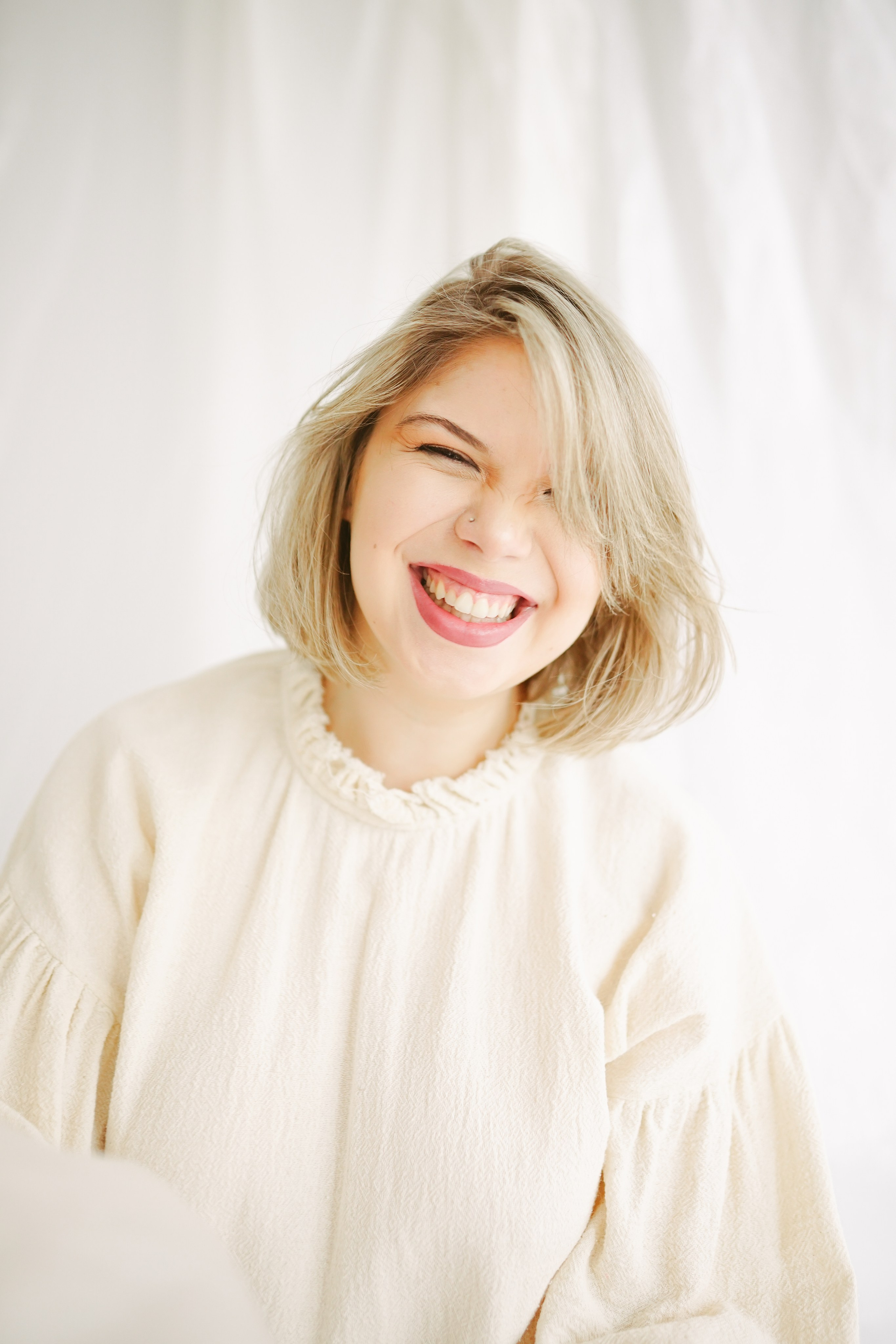 Fotografie de Portret Brașov | Artist Mădălina Beda. Madalina Beda- Artist vizual, fotograf, doula la nastere, consultant babywearing Brasov si in toata tara