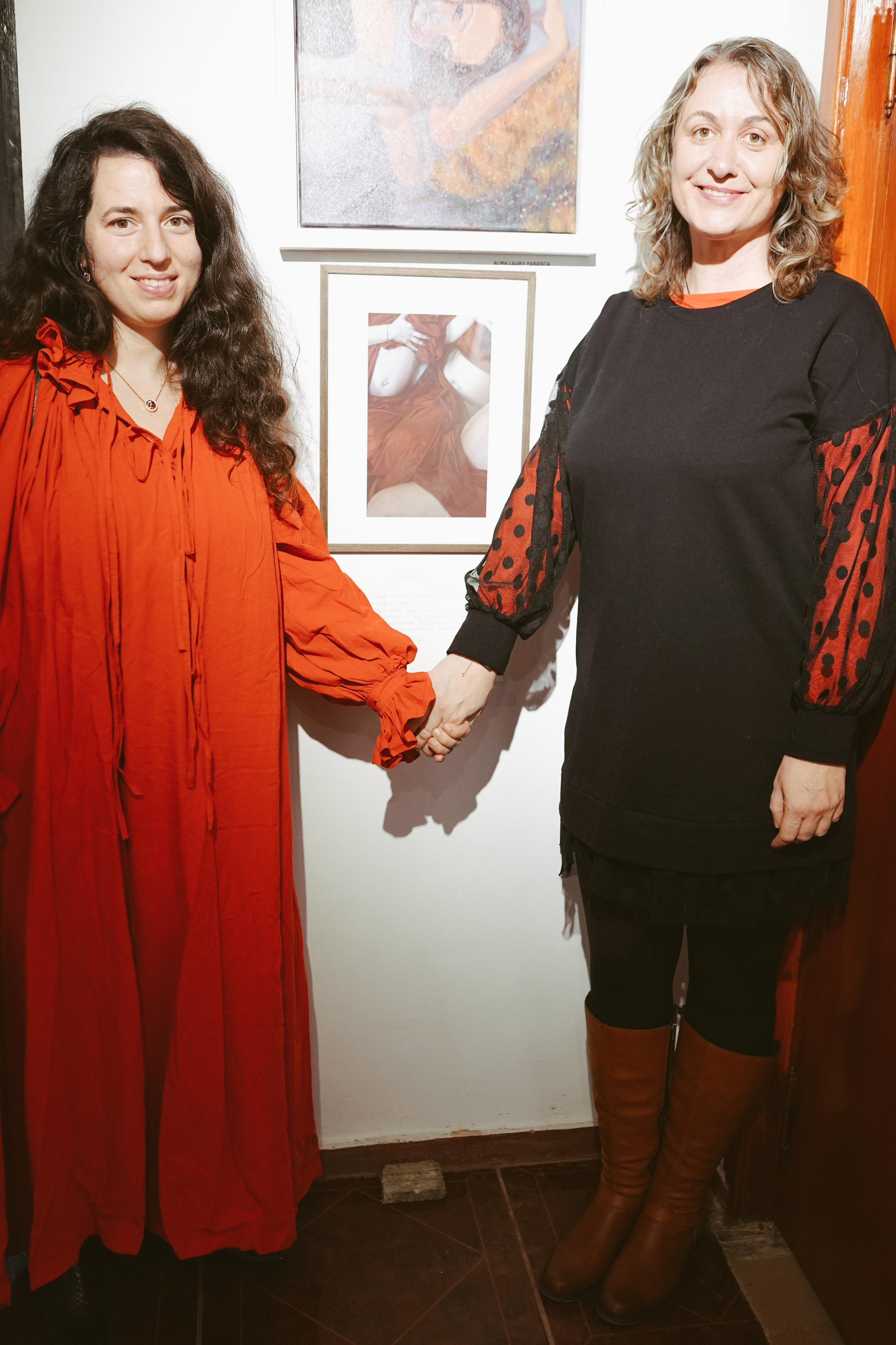 Expoziție Foto Maternitate Brașov | Mădălina Beda. Madalina Beda- Artist vizual, fotograf, doula la nastere, consultant babywearing Brasov si in toata tara