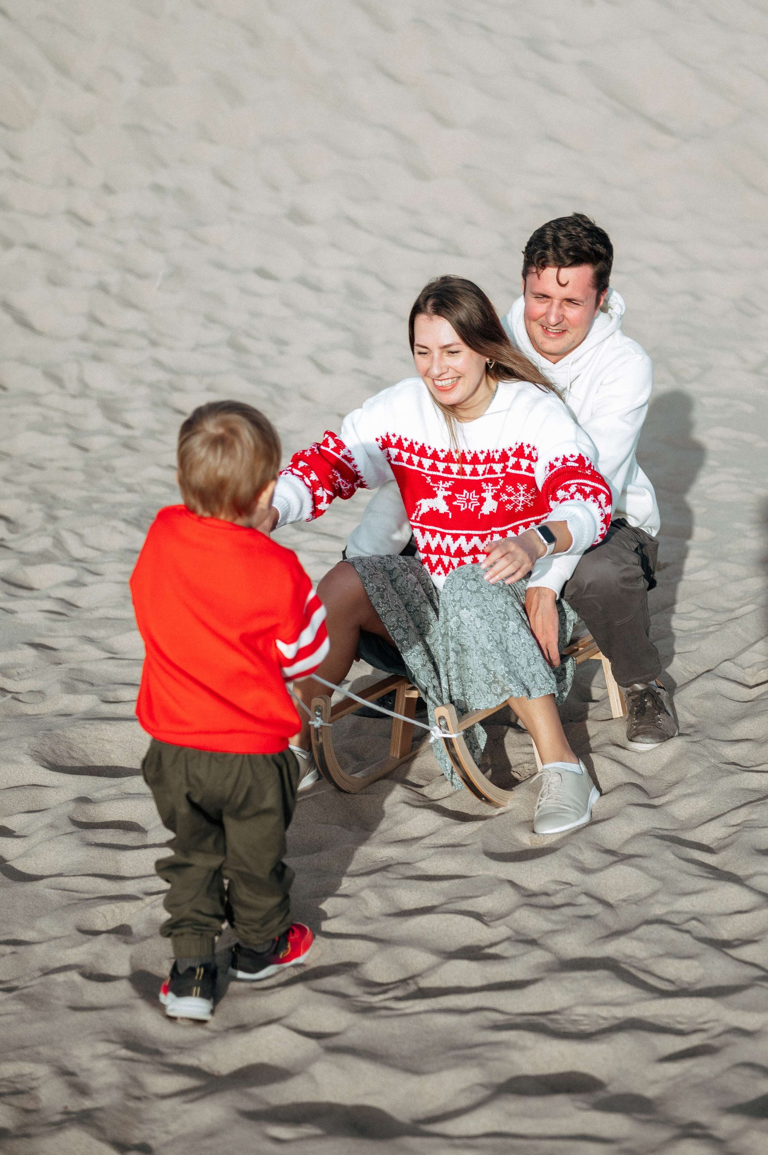Family Christmas photoshoot on the beach in Portugal. Ваш фотограф в Лиссабоне — Анна Белова