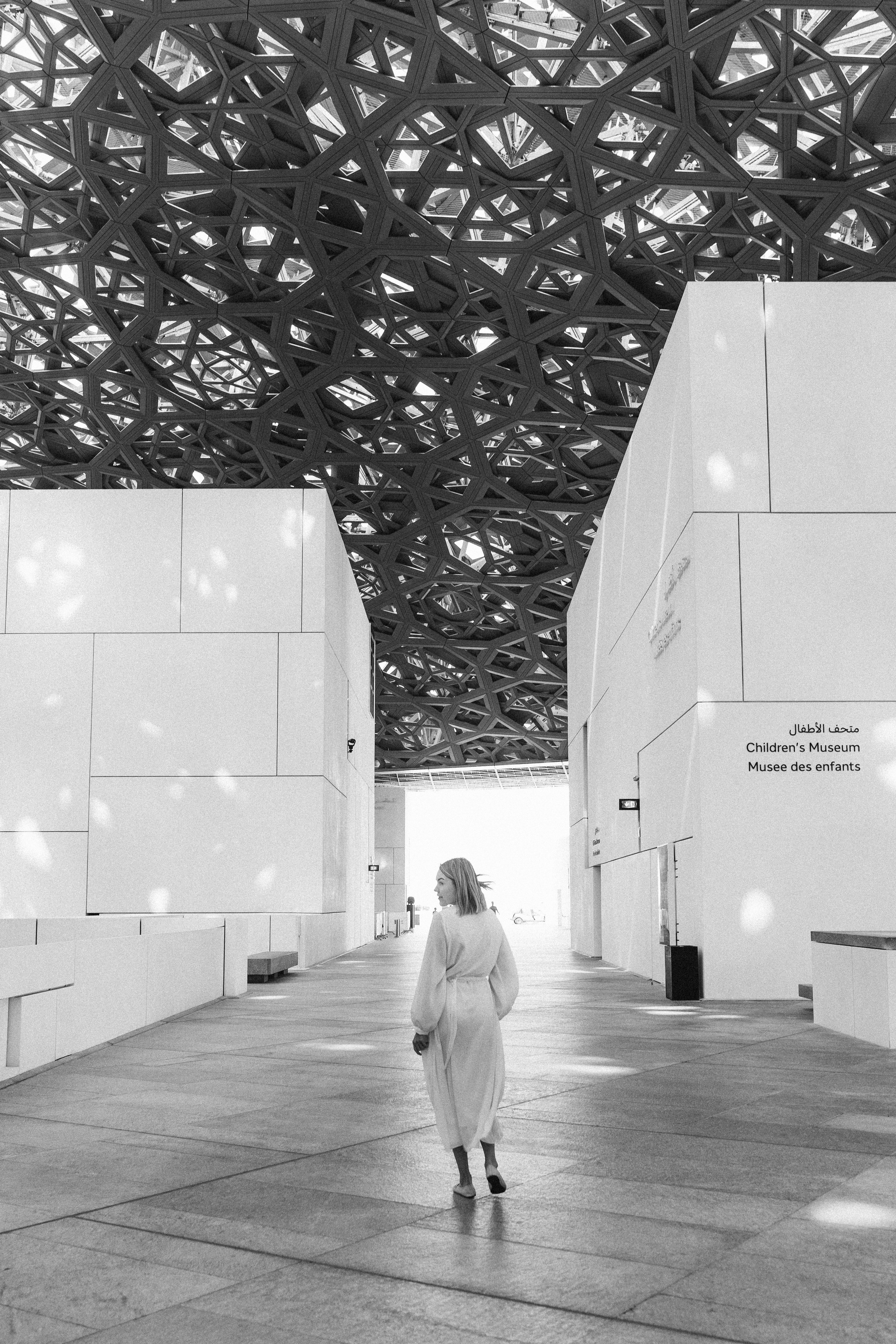Louvre Dima, Dasha and Artemy. Professional Photographer Abu Dhabi, Dubai — Yulia Ismoilova | 2025
