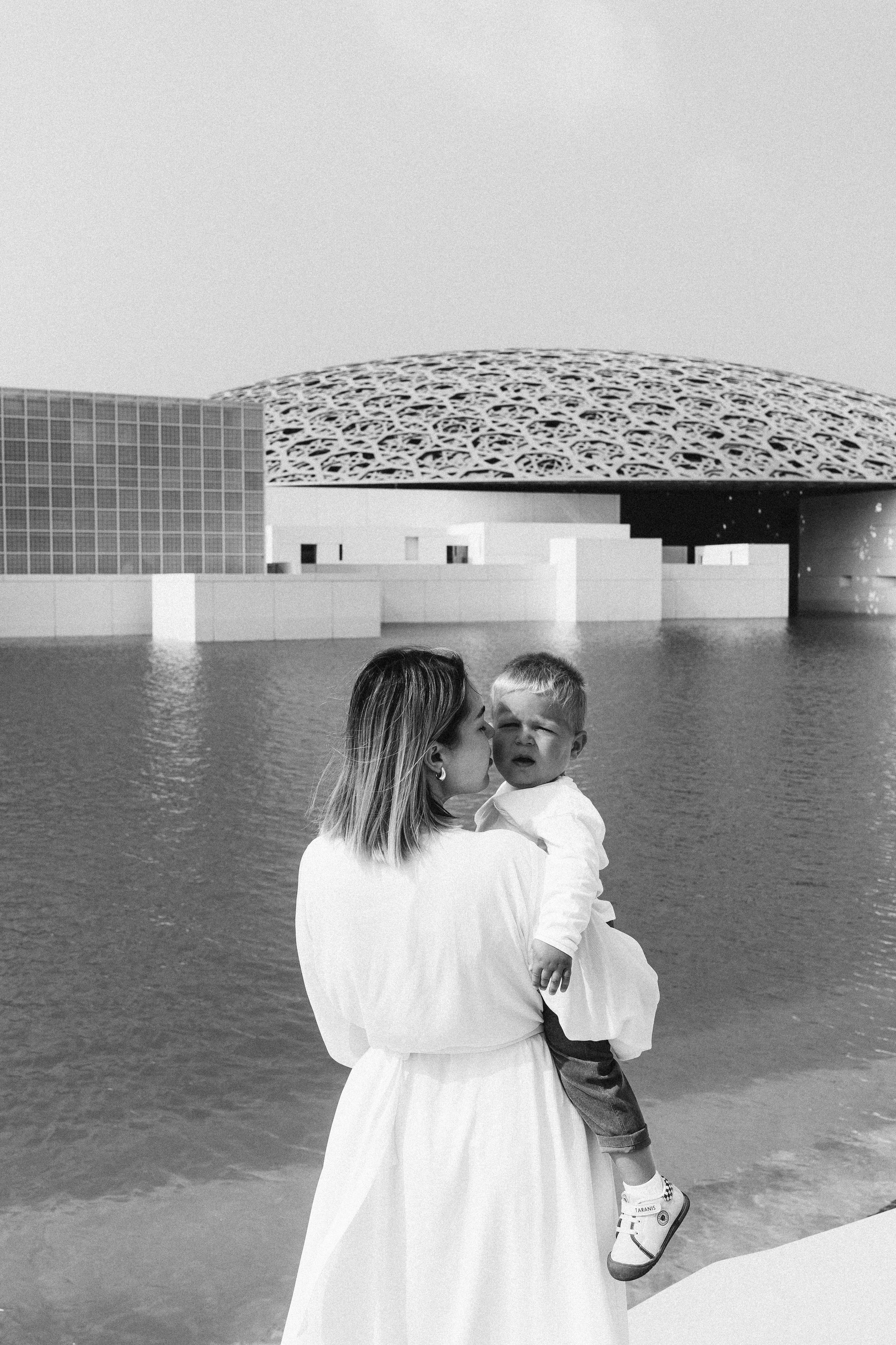 Louvre Dima, Dasha and Artemy. Professional Photographer Abu Dhabi, Dubai — Yulia Ismoilova | 2025