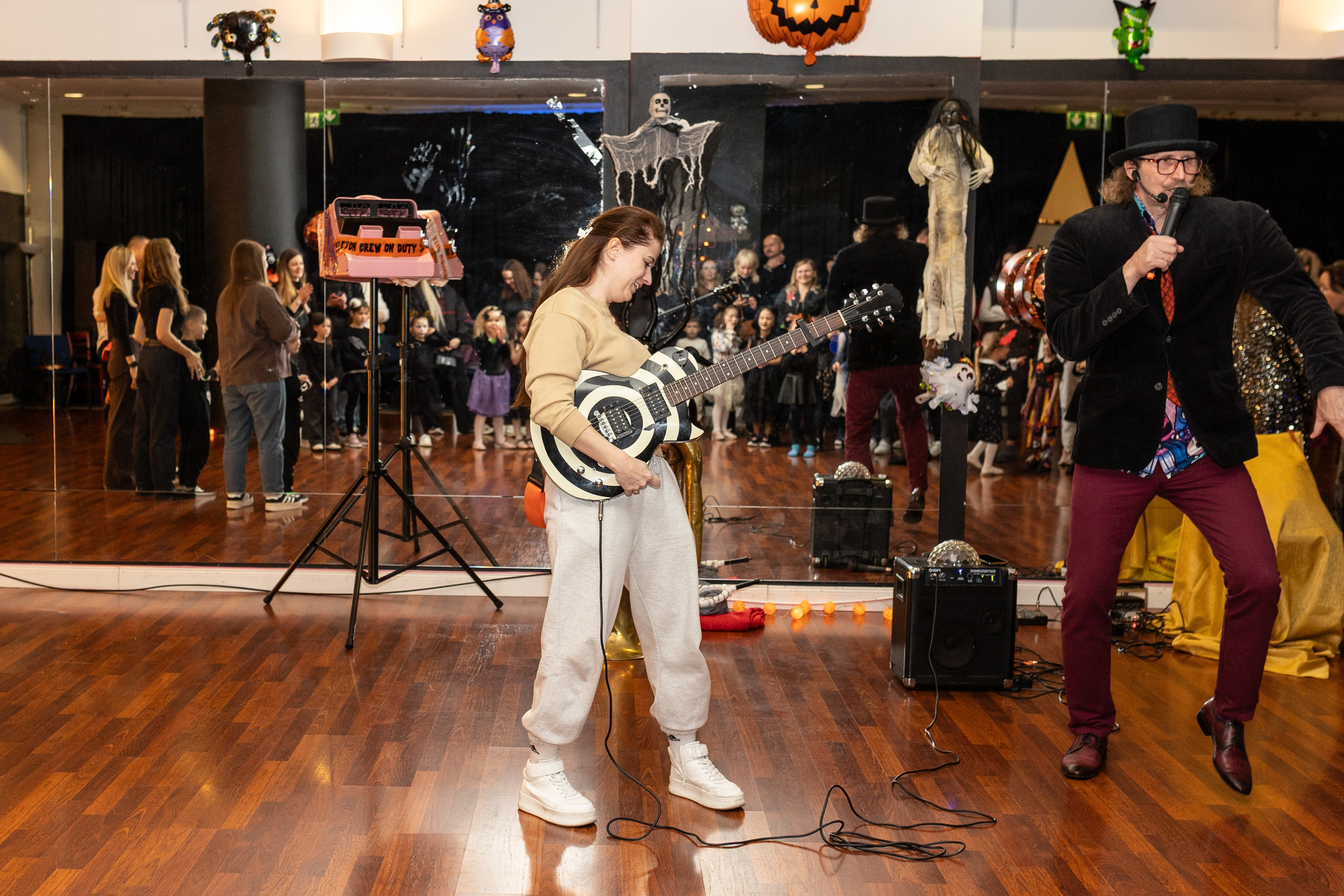 Leo dance studio Helloween 2025. Семейный и детский фотограф в Варшаве Мила Бобровская