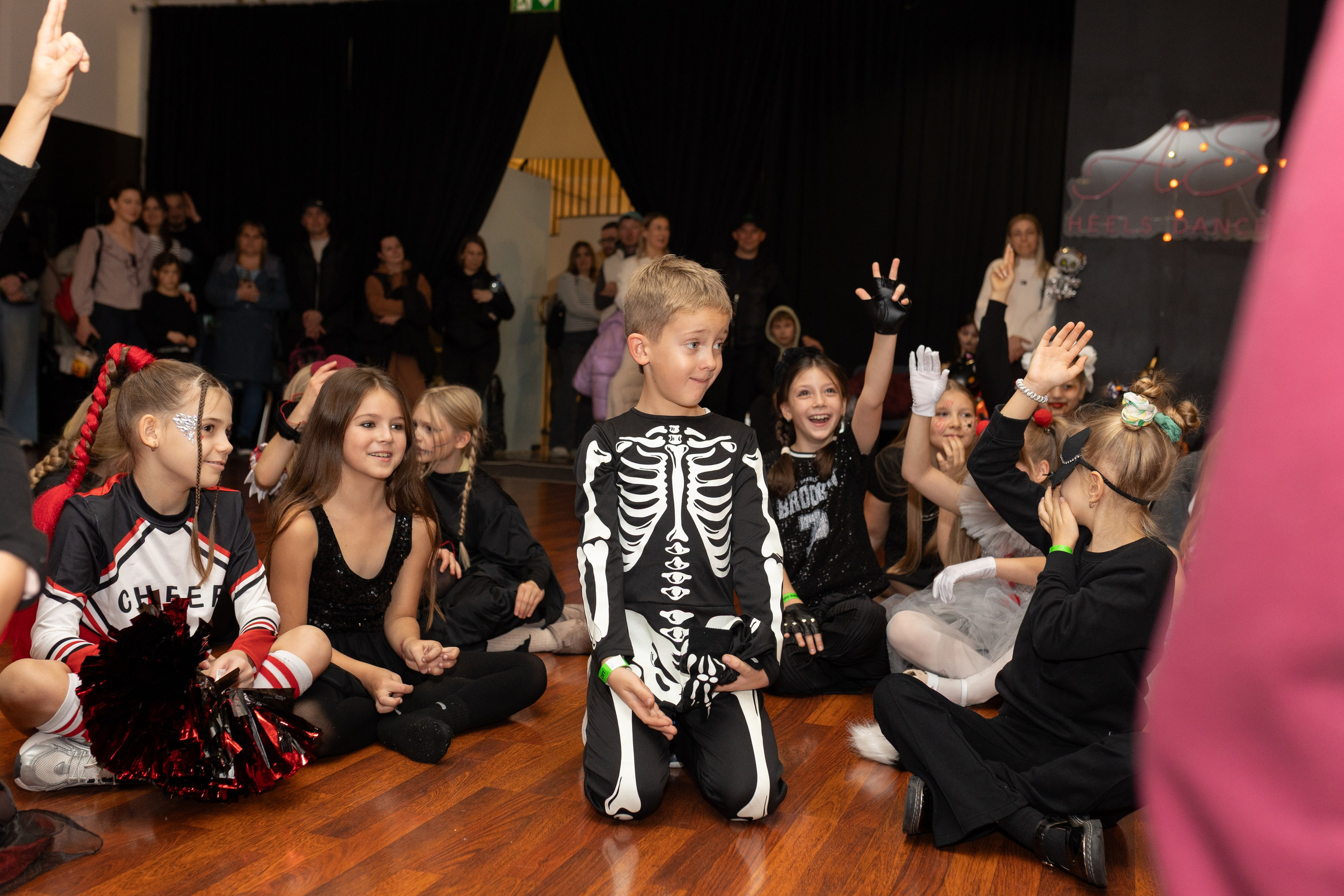 Leo dance studio Helloween 2025. Семейный и детский фотограф в Варшаве Мила Бобровская