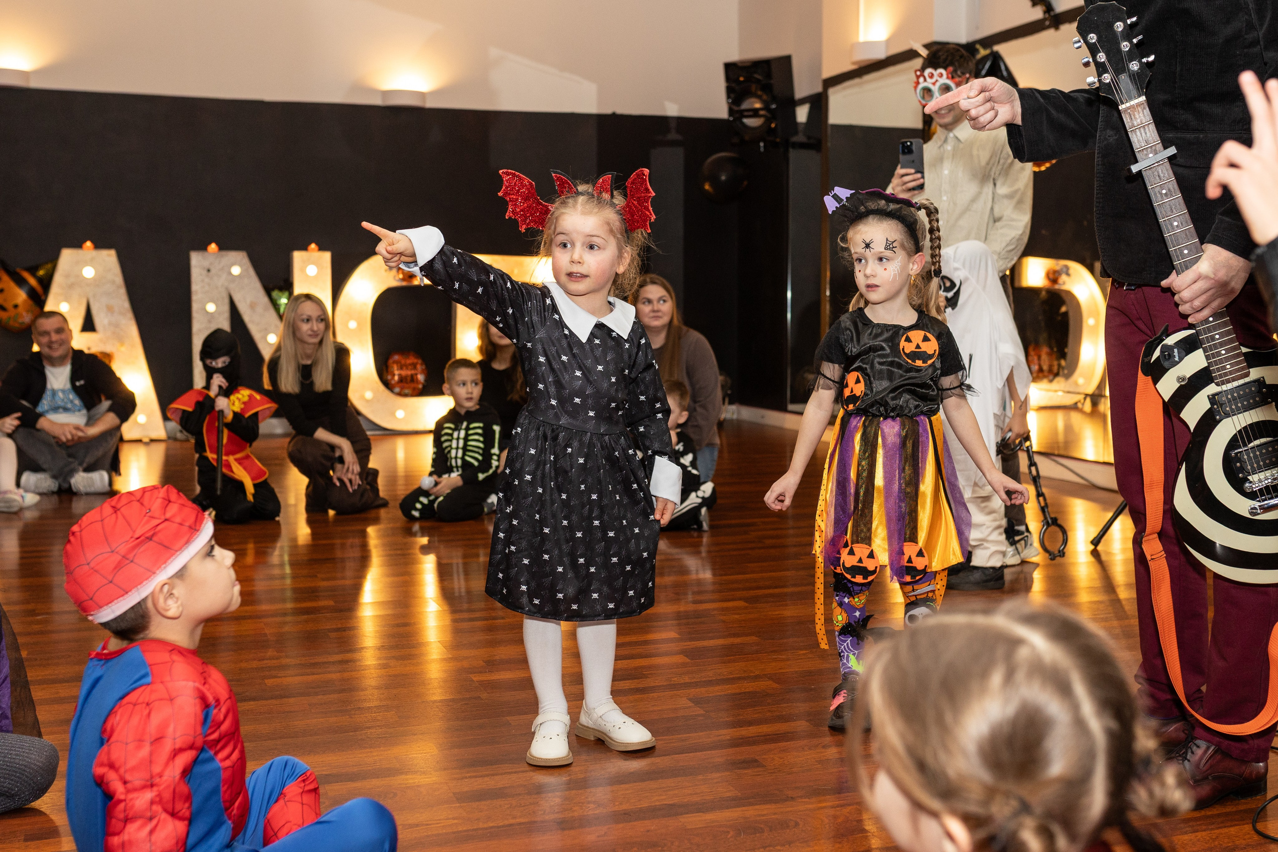 Leo dance studio Helloween 2025. Семейный и детский фотограф в Варшаве Мила Бобровская