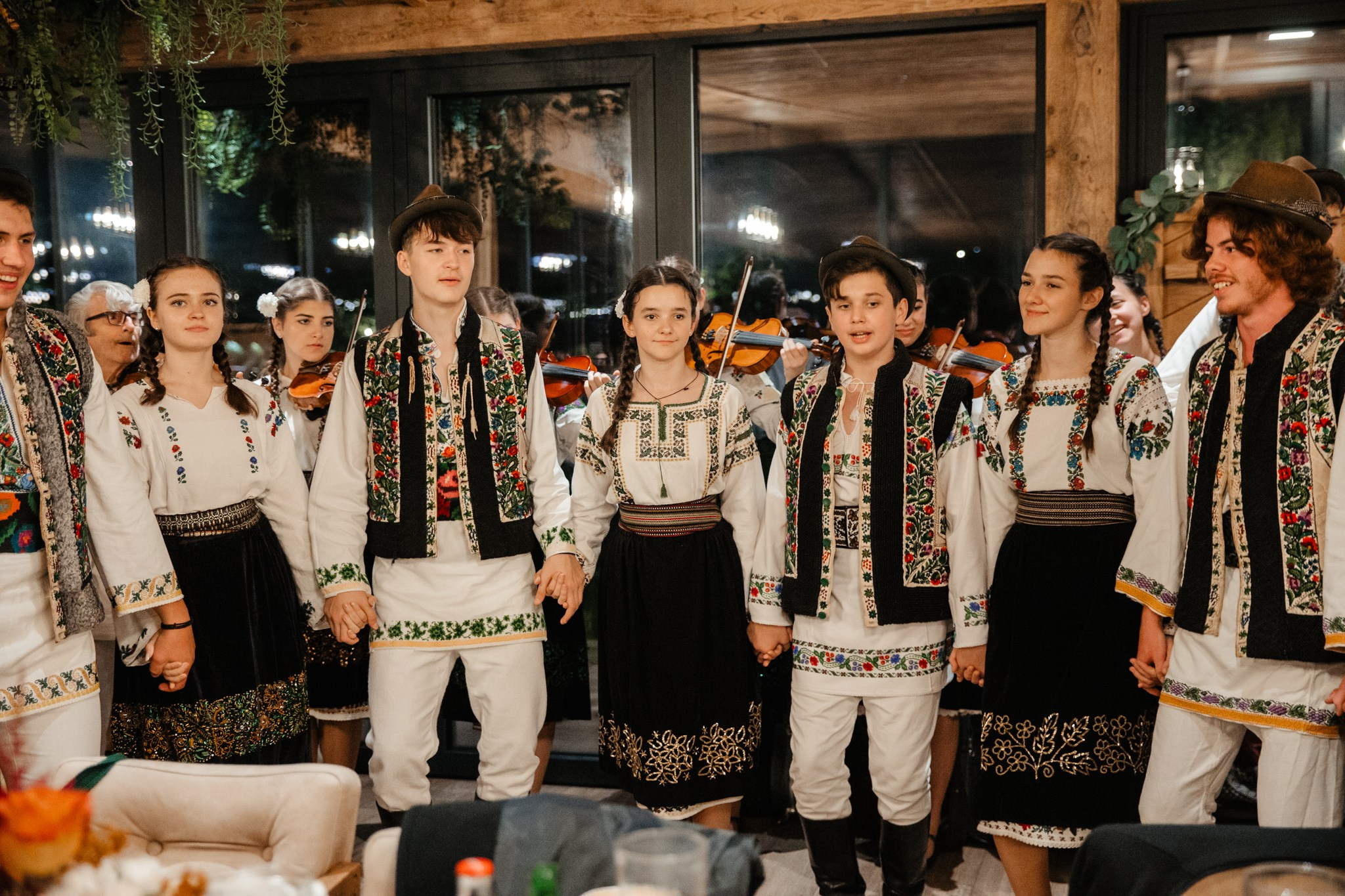 Nunta de Poveste la Sucevița: Cristi și Andreea. Servicii foto-video profesionale, pentru momente de neuitat