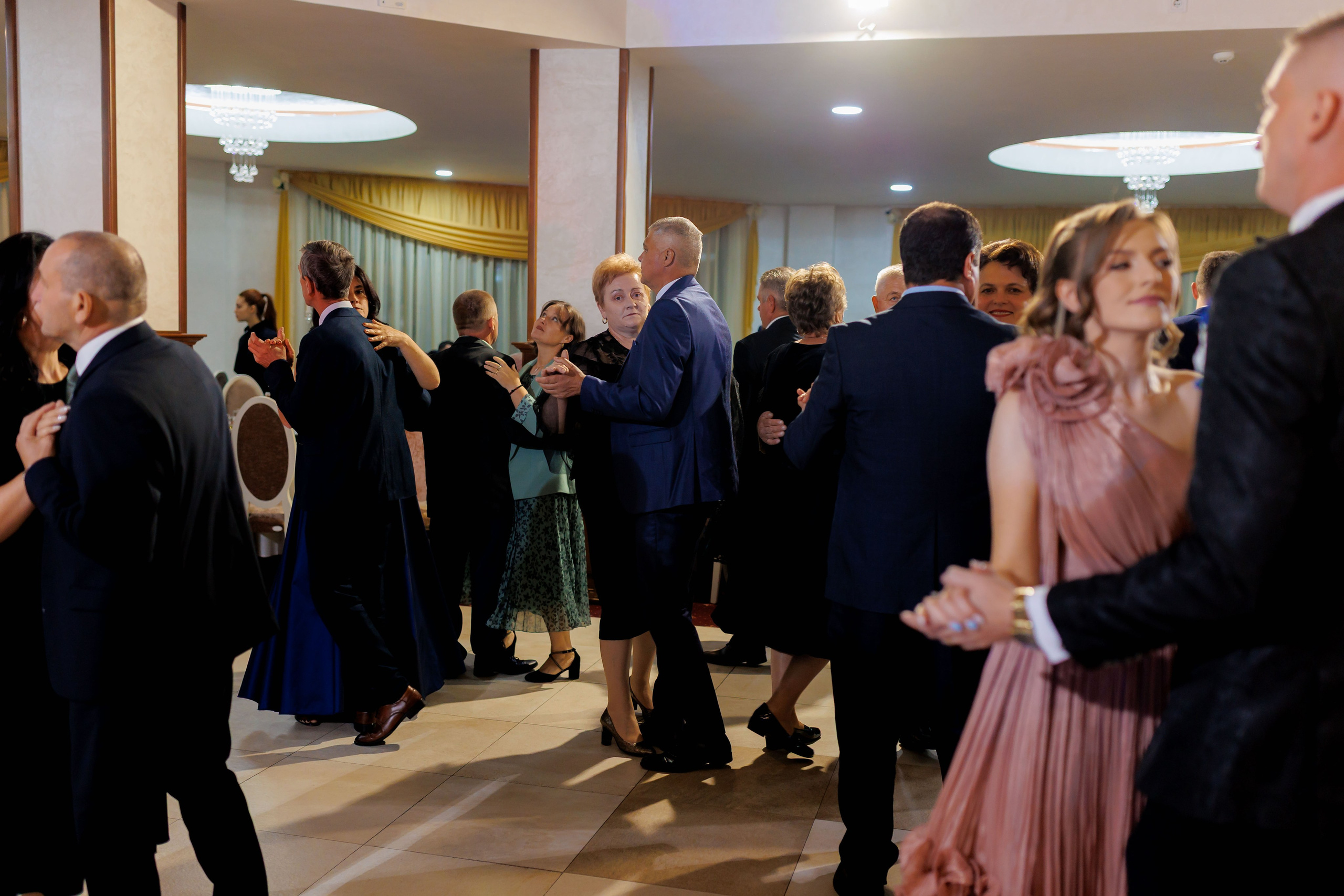 Loredana & Emilian – Ziua Nunții | Videografie - fotografie Botez Suceava, Iași, Botoșani. Servicii foto-video profesionale, pentru momente de neuitat