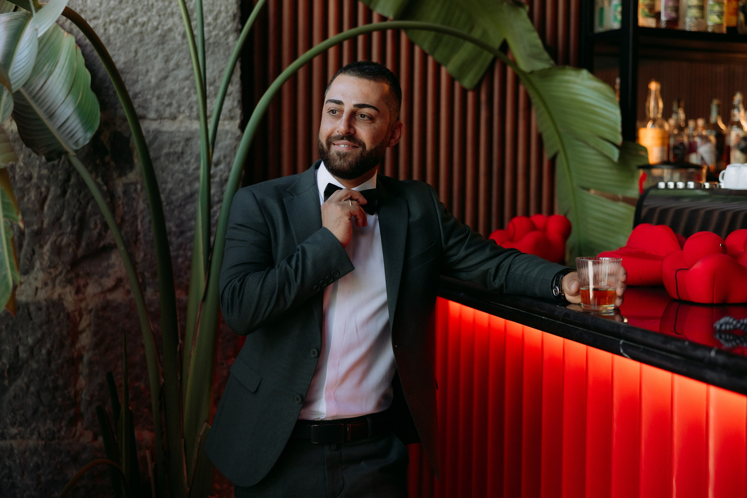 Wedding day with retro car. Wedding photographer in Tbilisi Ioseb Mamniashvili