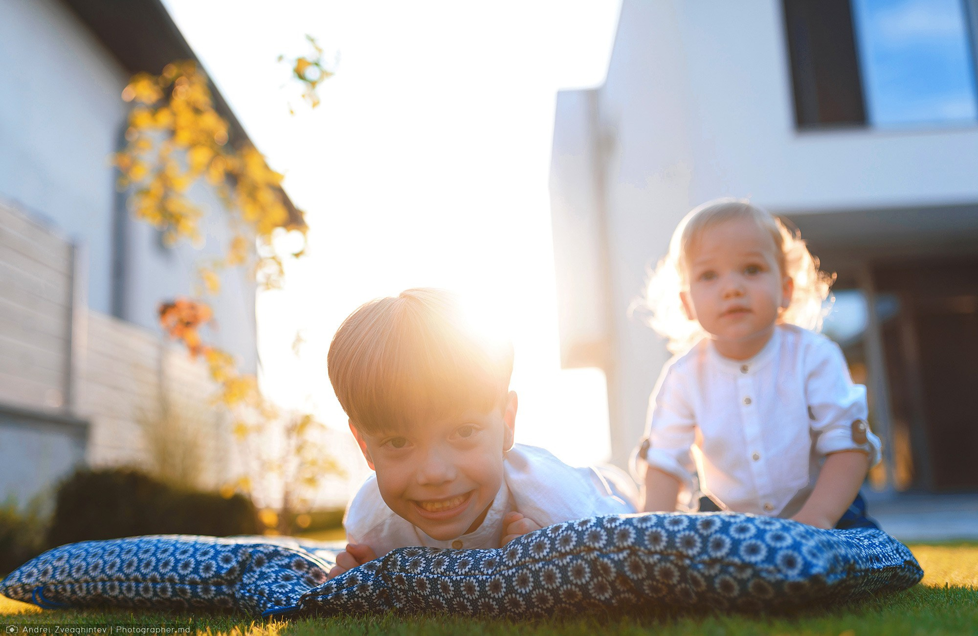 Outdoor family photography in Moldova — photographer Andrei Zveaghintev. Wedding and family photographer in Moldova, Chisinau— Andrei Zveaghintev