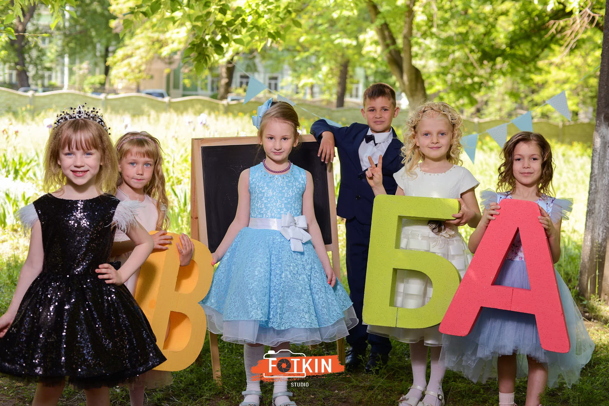 Випускний альбом в дитячому садку на замовлення Київ. Випускні альбоми фотокниги Київ та Дніпро