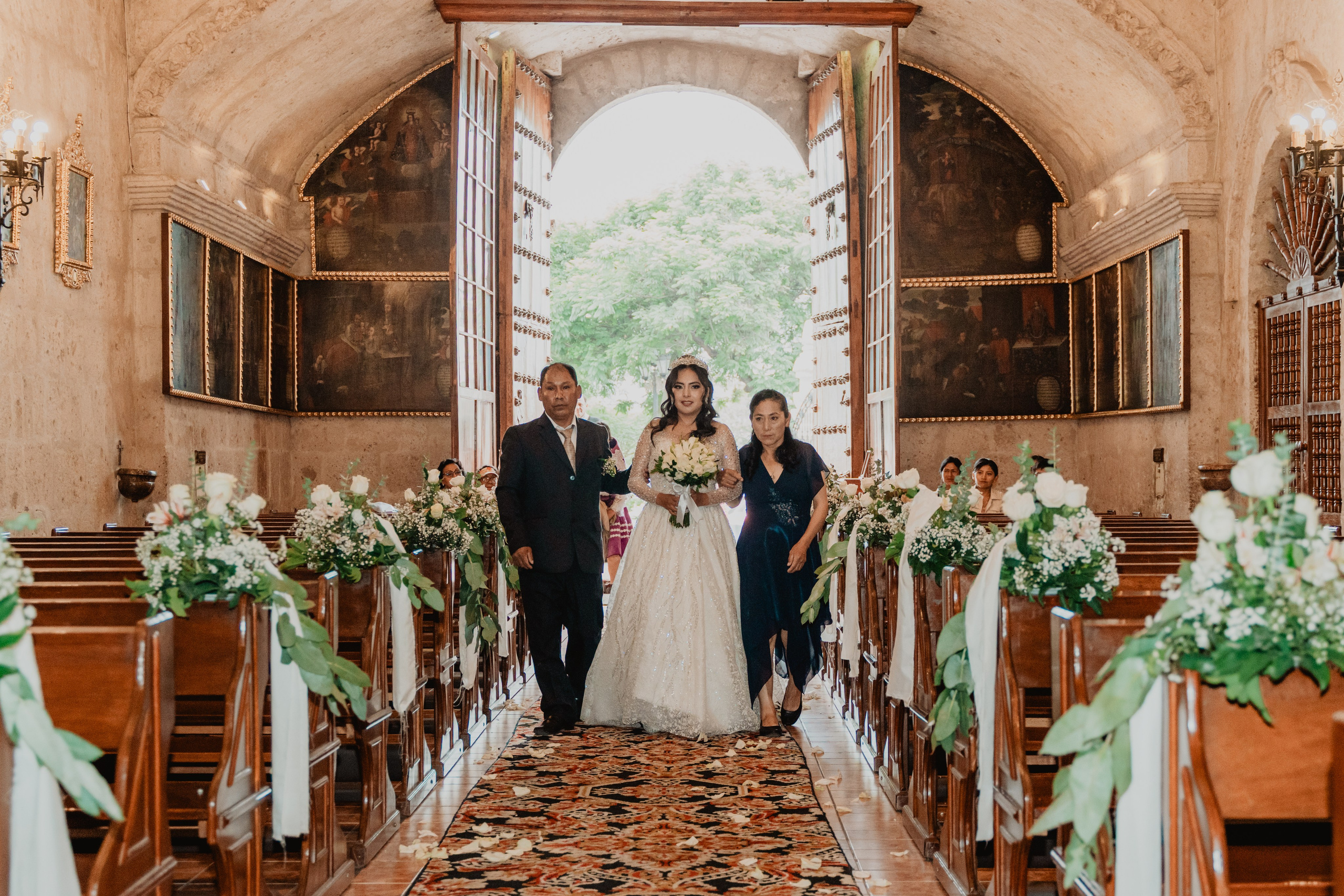 FERNANDO + MARIBEL | BODA RELIGIOSA. Studio KVTA | Fotografía y Video de Bodas en Arequipa
