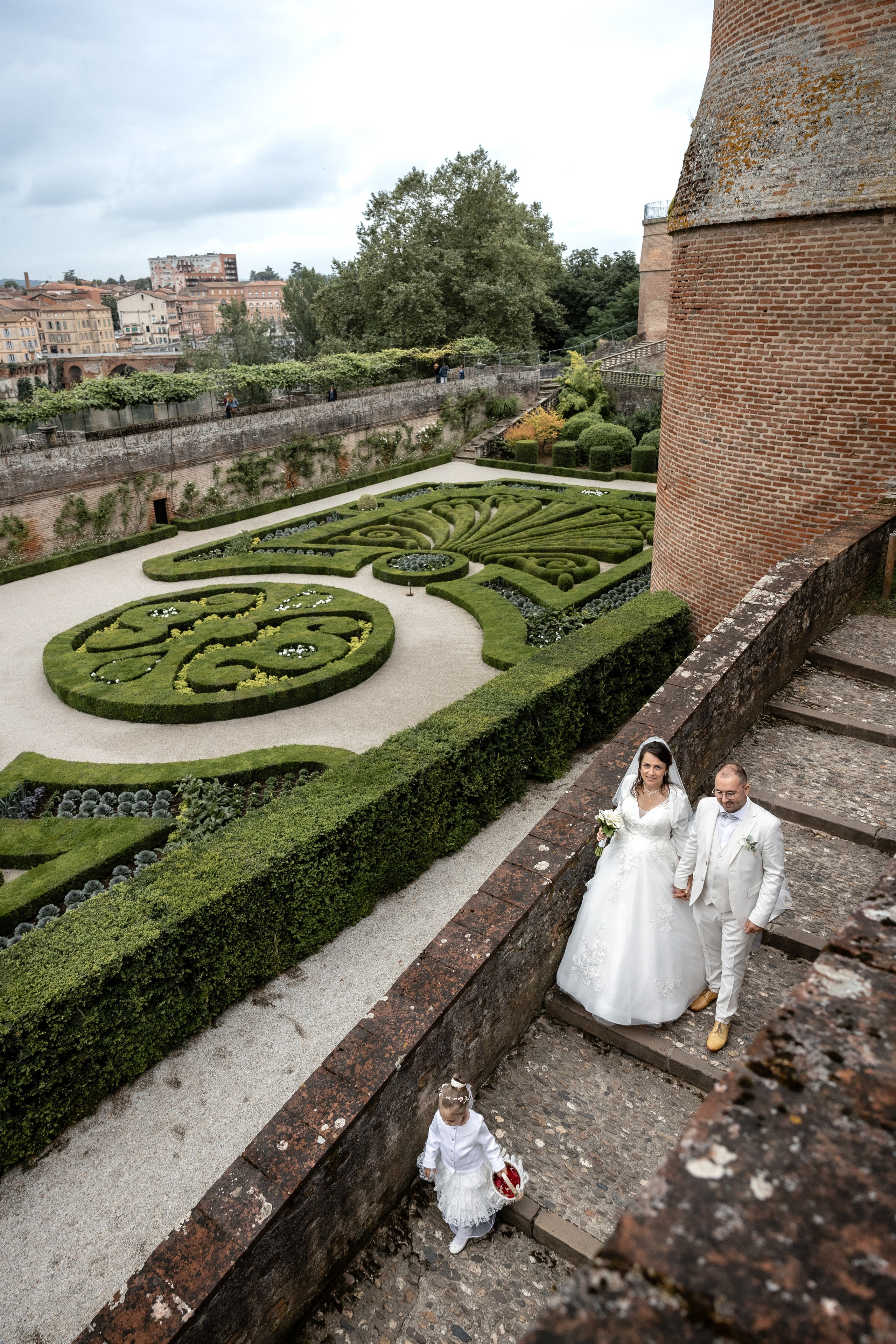 Свадебные фотосессии на юго-западе Франции, запечатленные через свет, эмоции и подлинные моменты. Евгения Смирнова — фотограф в Тулузе и юго-западной Франции
