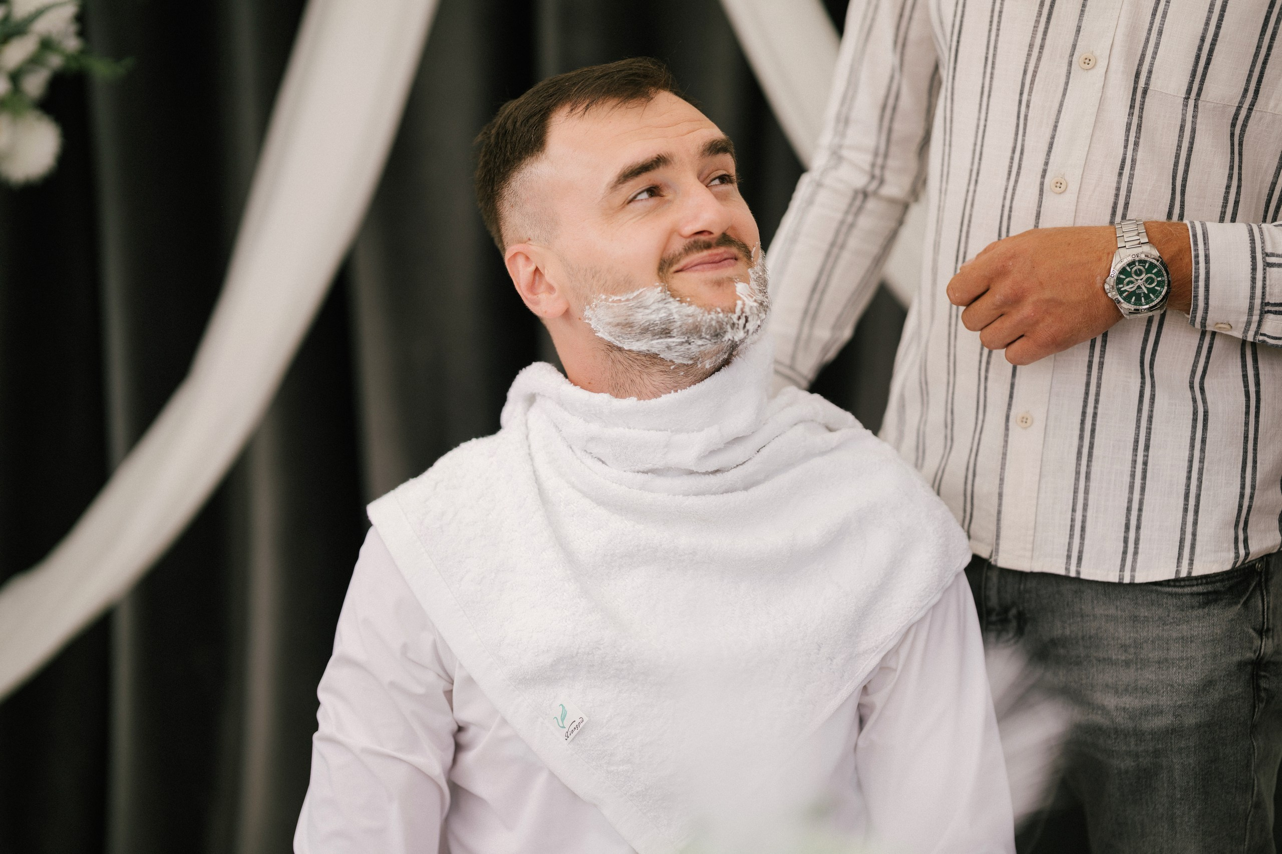 1. Mireasa Adriana în timpul pregătirilor de nuntă în Tudora Botoșani2. Costumul mirelui Ionuț fotografiat artistic în ziua nunții3. Prietenii mirelui la tradițiile de nuntă în Tudora4. Bărbieritul mirelui în cadrul obiceiurilor tradiționale de nuntă5. Fotografii de familie la biserică în ziua nunții6. Portret de familie cu mirii și copilul lor la nunta din Botoșani7. Primul dans al mirilor la Mariage Dor Baisa Botoșani8. Decor elegant de nuntă la Mariage Dor Baisa9. Emoții și tradiții la nunta din Tudora județul Botoșani10. Fotograf profesionist de nuntă în Botoșani surprinzând momente autentice - otograf-nunta-botosanifotograf-evenimente-botosanifotograf-profesionist-botosanifotograf-nunta-tudoranunta-tudora-botosanisedinta-foto-nunta-botosanipoze-nunta-botosanifotografii-nunta-tudorafotograf-cununie-religioasa-botosanibiserica-sfintii-imparati-constantin-si-elena-tudoramariage-dor-baisa-botosanirestaurant-nunta-botosanidansul-mirilor-mariage-dorpregatiri-mire-botosanipregatiri-mireasa-botosanitraditii-nunta-moldovaobiceiuri-nunta-tudorafotograf-familie-nunta-botosaniportret-miri-botosanigalerie-foto-nunta-botosanialbum-foto-nunta-botosaninunta-eleganta-botosaninunta-cu-traditii-botosanifotograf-premium-nunta-botosaniservicii-foto-video-botosanipoveste-de-nunta-botosanifotograf-documentar-nuntafotograf-natural-emotionalmiri-ionut-si-adriananunta-autentica-tudora -otograf-nunta-botosanifotograf-nunta-tudoranunta-tudora-botosanifotograf-evenimente-botosanifotograf-profesionist-botosaniservicii-foto-video-botosanigalerie-foto-nunta-botosanialbum-foto-nunta-botosani - nunta-autentica-botosaninunta-cu-traditii-botosanipoveste-de-nunta-botosanifotografii-emotionante-nuntamomente-autentice-nuntafotografie-documentara-nuntafotograf-natural-nunta- pregatiri-miri-tudorabiserica-tudora-botosanicununie-religioasa-tudoramariage-dor-baisa-botosanipetrecere-nunta-botosanivalsul-mirilor-botosani - alino-foto-studio-botosaniionut-si-adriana-nunta-tudorafotograf-alin-chirila-botosani