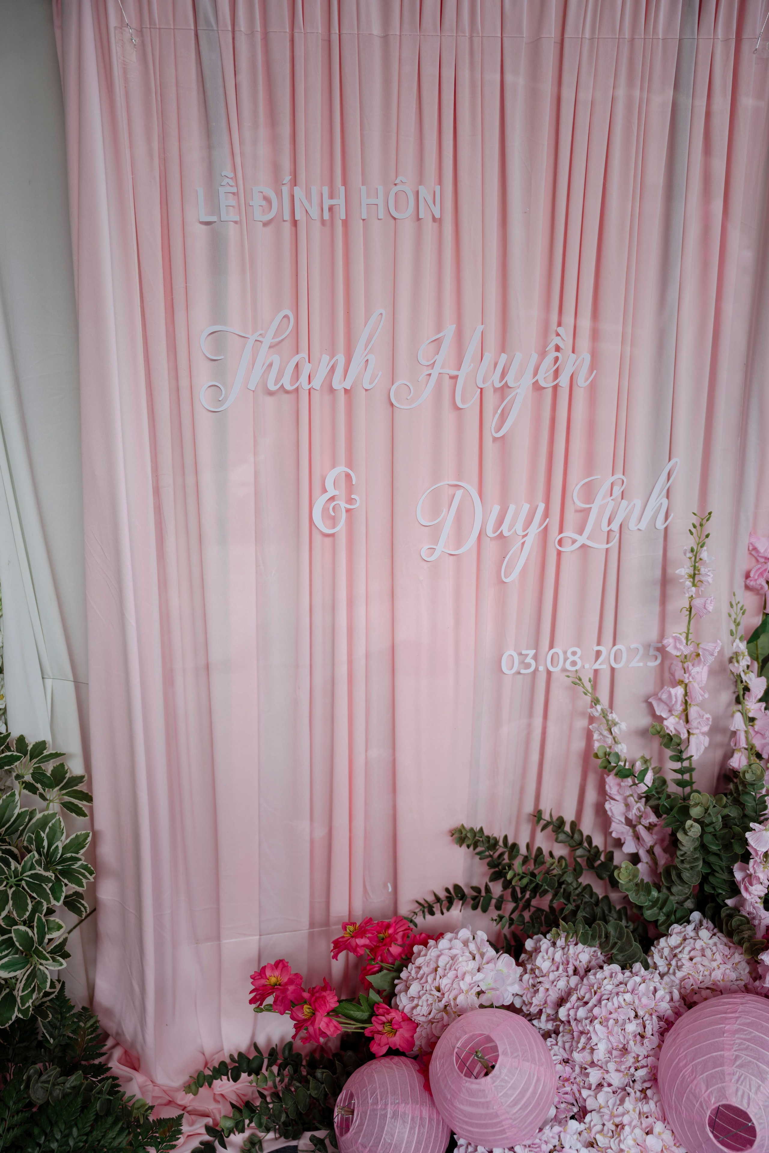 LINH & HUYEN. WEDDING PHOTOGRAPHER IN VIETNAM