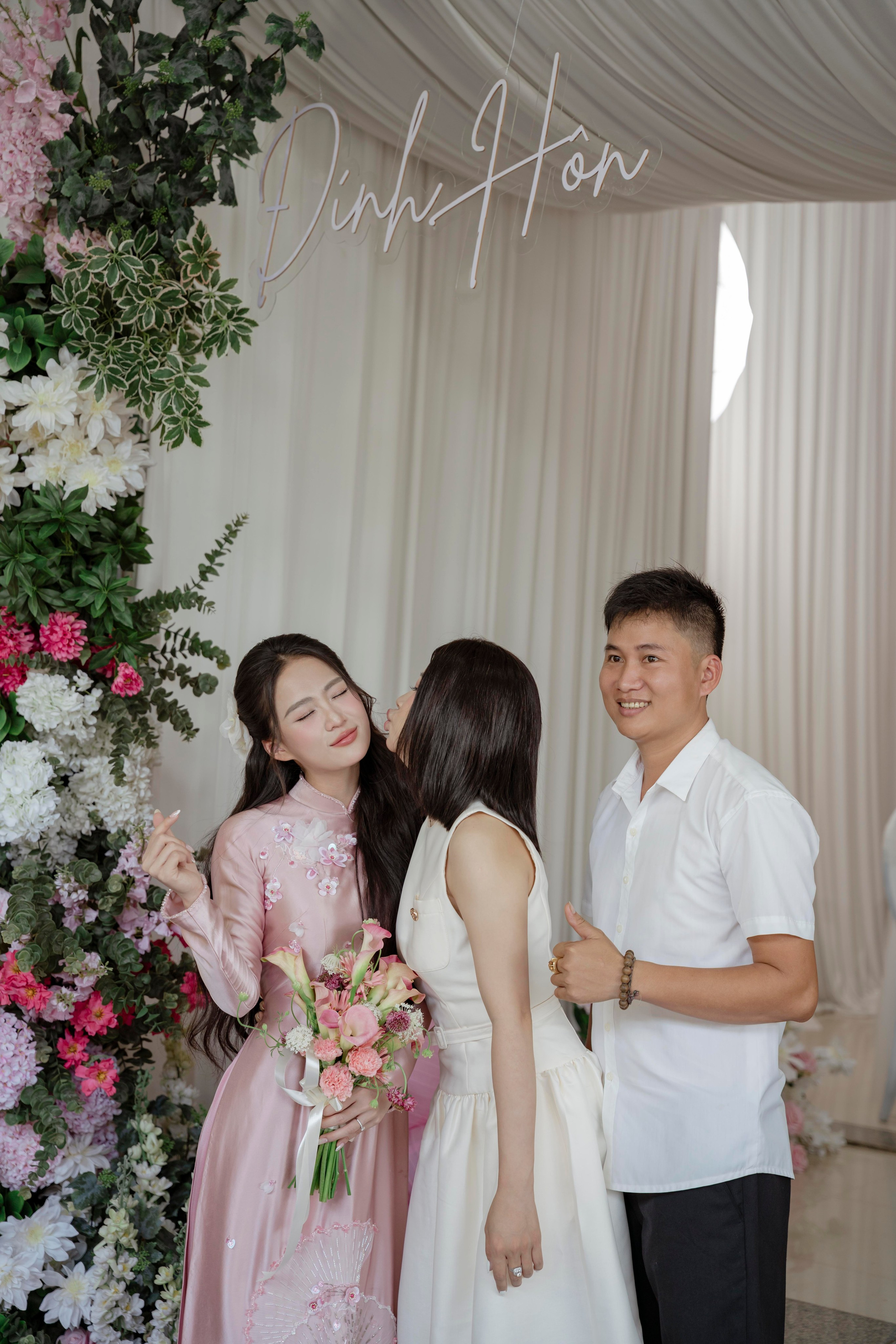 LINH & HUYEN. WEDDING PHOTOGRAPHER IN VIETNAM