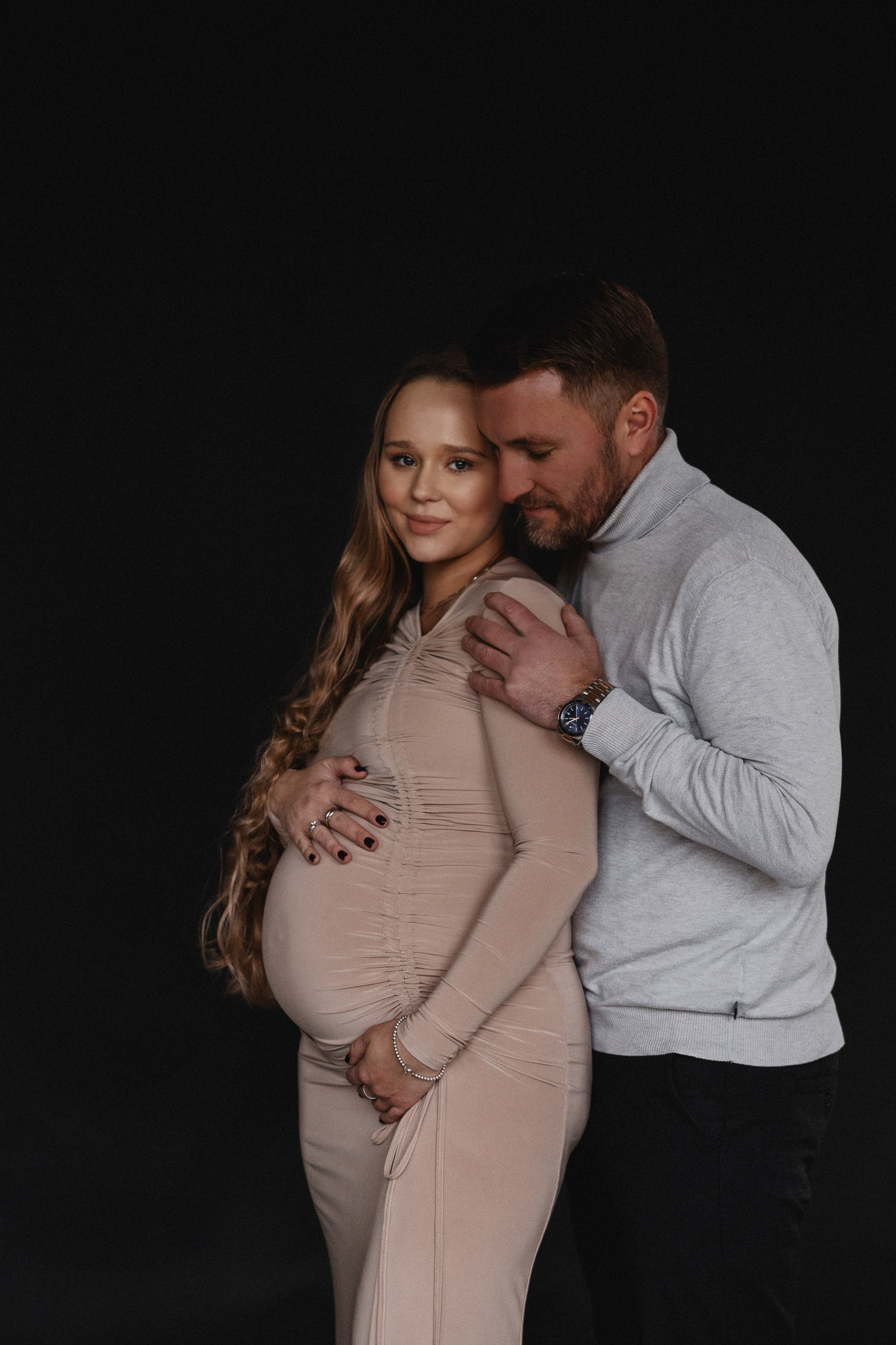 Babybauch Shooting im Fotostudio | Schwangerschaftsfotos in Bochum. Hochzeitsfotografin Bochum | Halyna Reiche Fotografie NRW