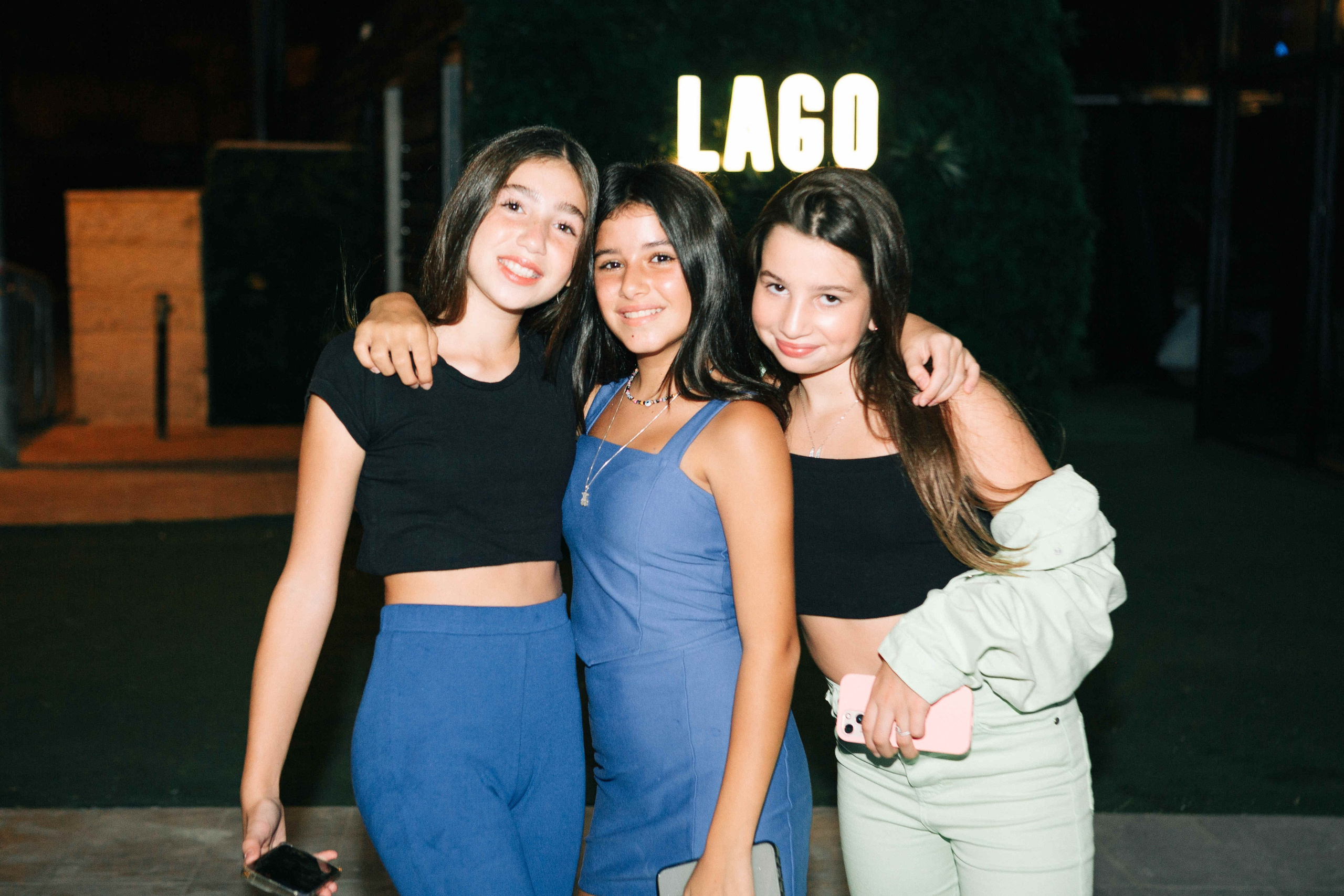 PARTY WITH FRIENDS. Https://shi-photo.com/