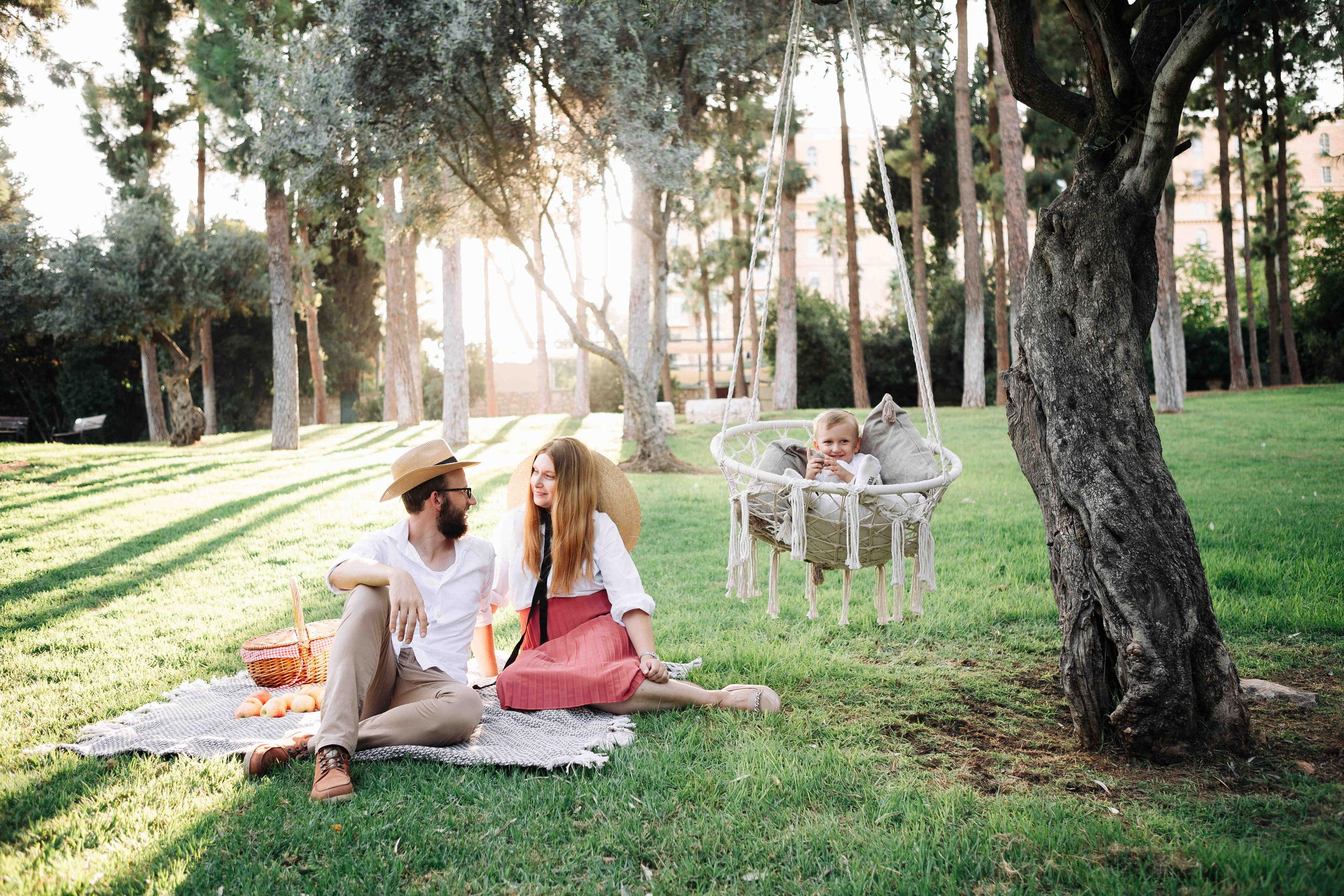 COZY PHOTO SESSION WITH A SWING. Https://shi-photo.com/