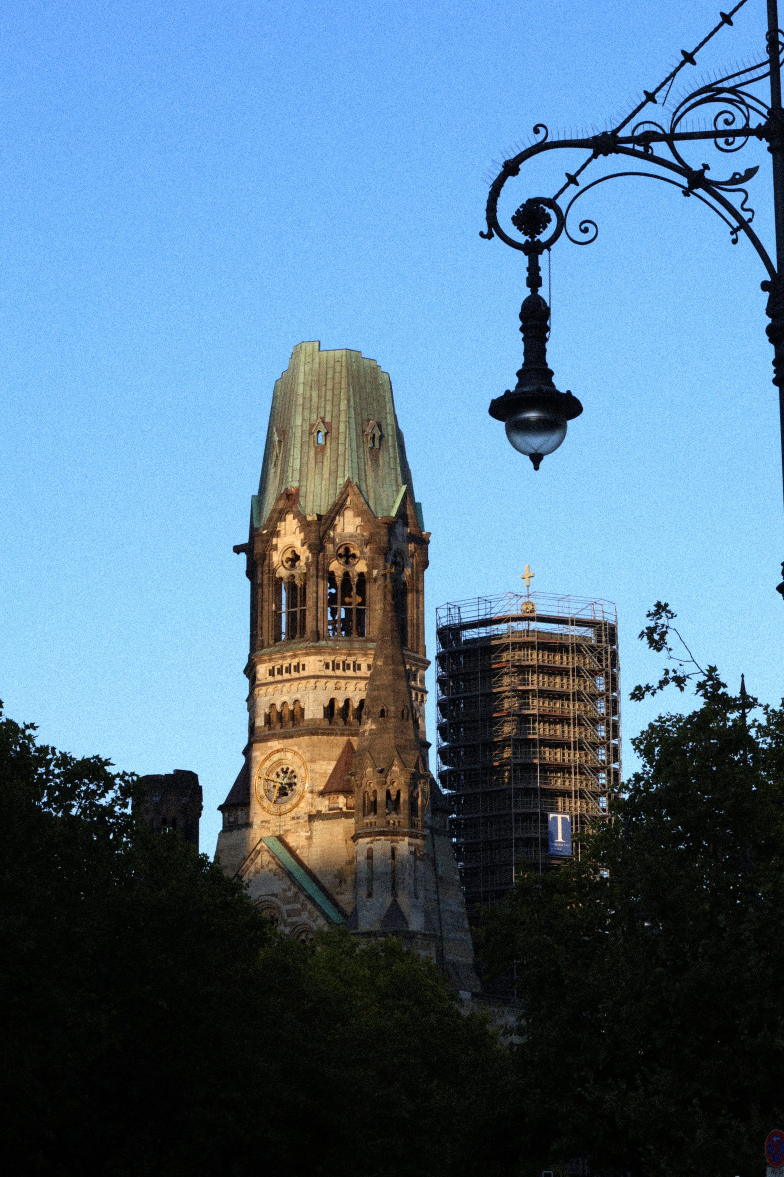 Berliner Mischung (in Farbe). BNW Around Photography