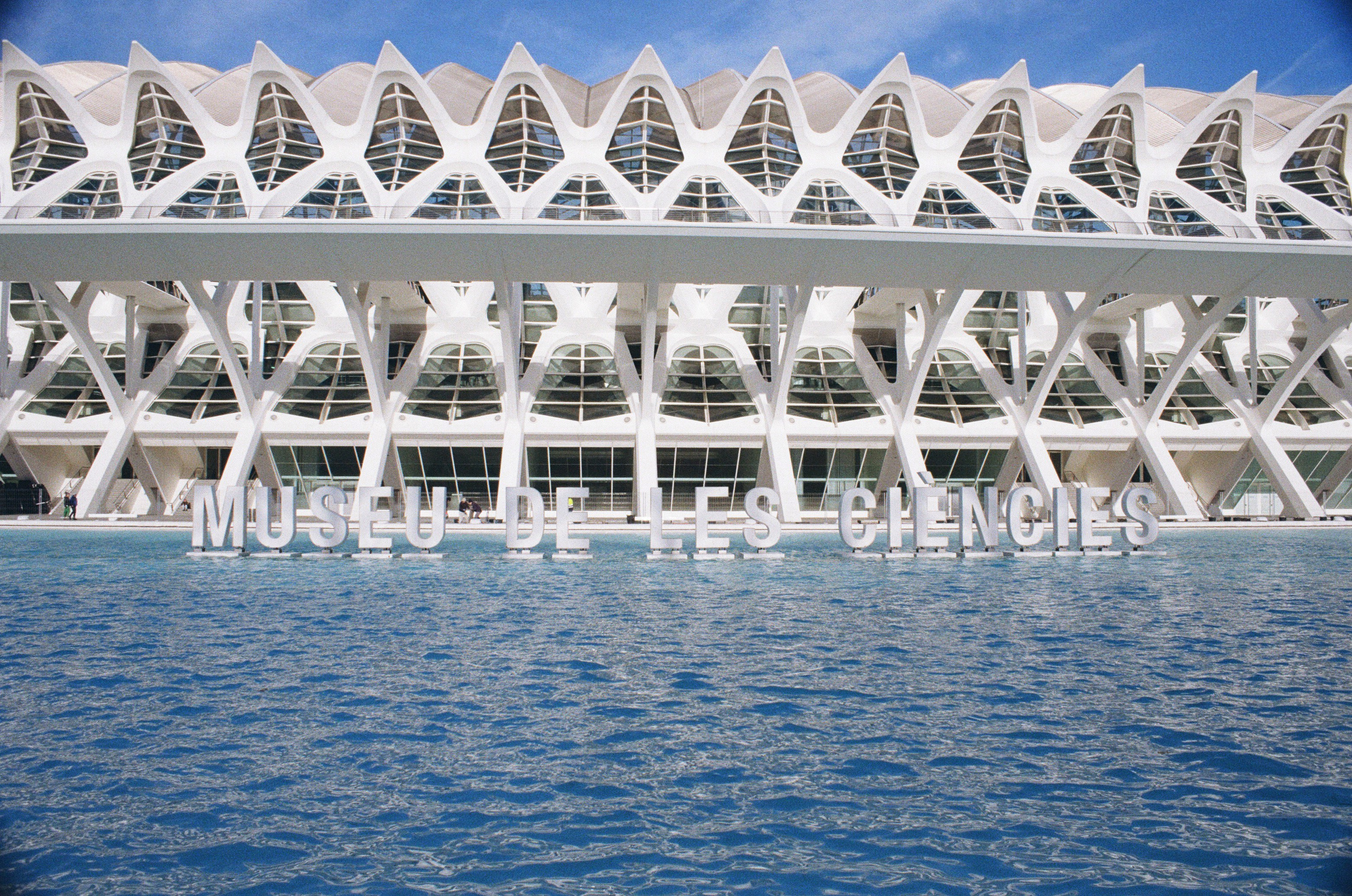 Valencia — Ein fotografischer Spaziergang durch Licht und Weite. Hochzeitsgeschichten – Professionelle Hochzeitsfotografie & Videografie in Deutschland, Italien, Spanien und ganz Europa