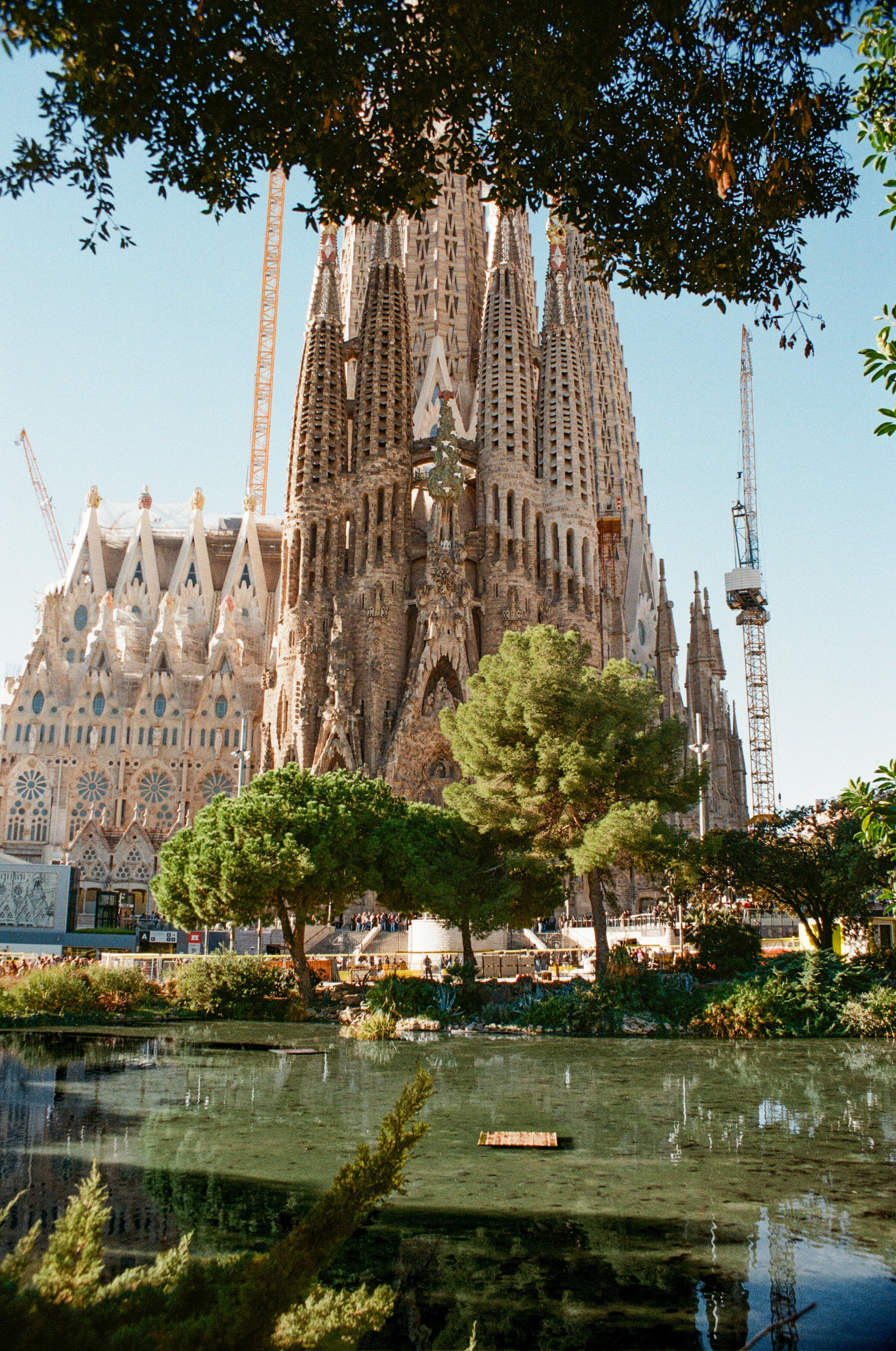 Barcelona — Light, Rhythm and Architecture. Wedding Stories — Professional Wedding Photography & Videography in Germany, Italy, Spain & all across Europe