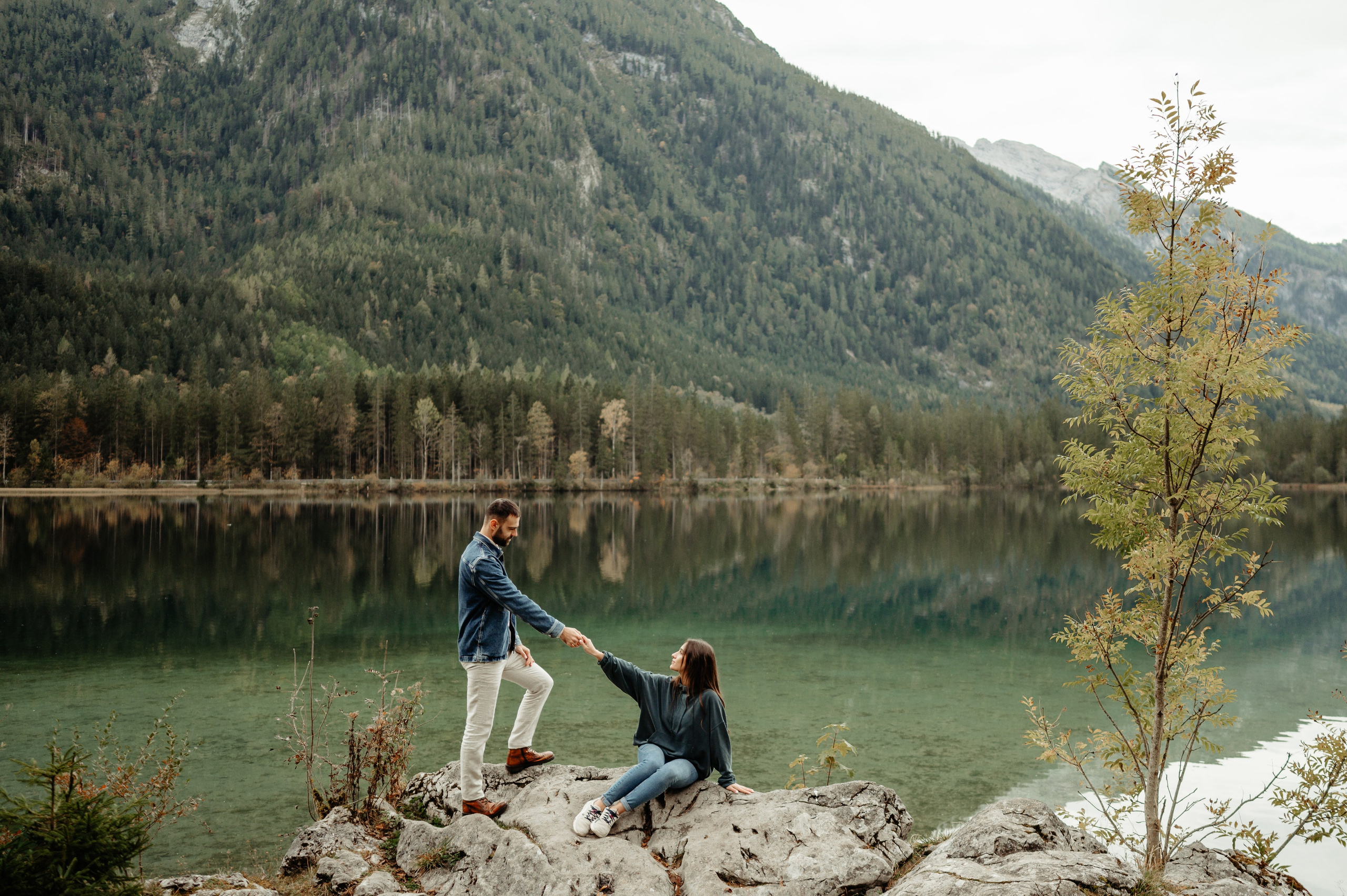 Denis Hanganu din Clanul si sotia lui Raluca, in Hintersee Austria. Proud Vision Weddings | Wedding Photography & Film — Servicii profesionale Foto Video Nunta Iasi