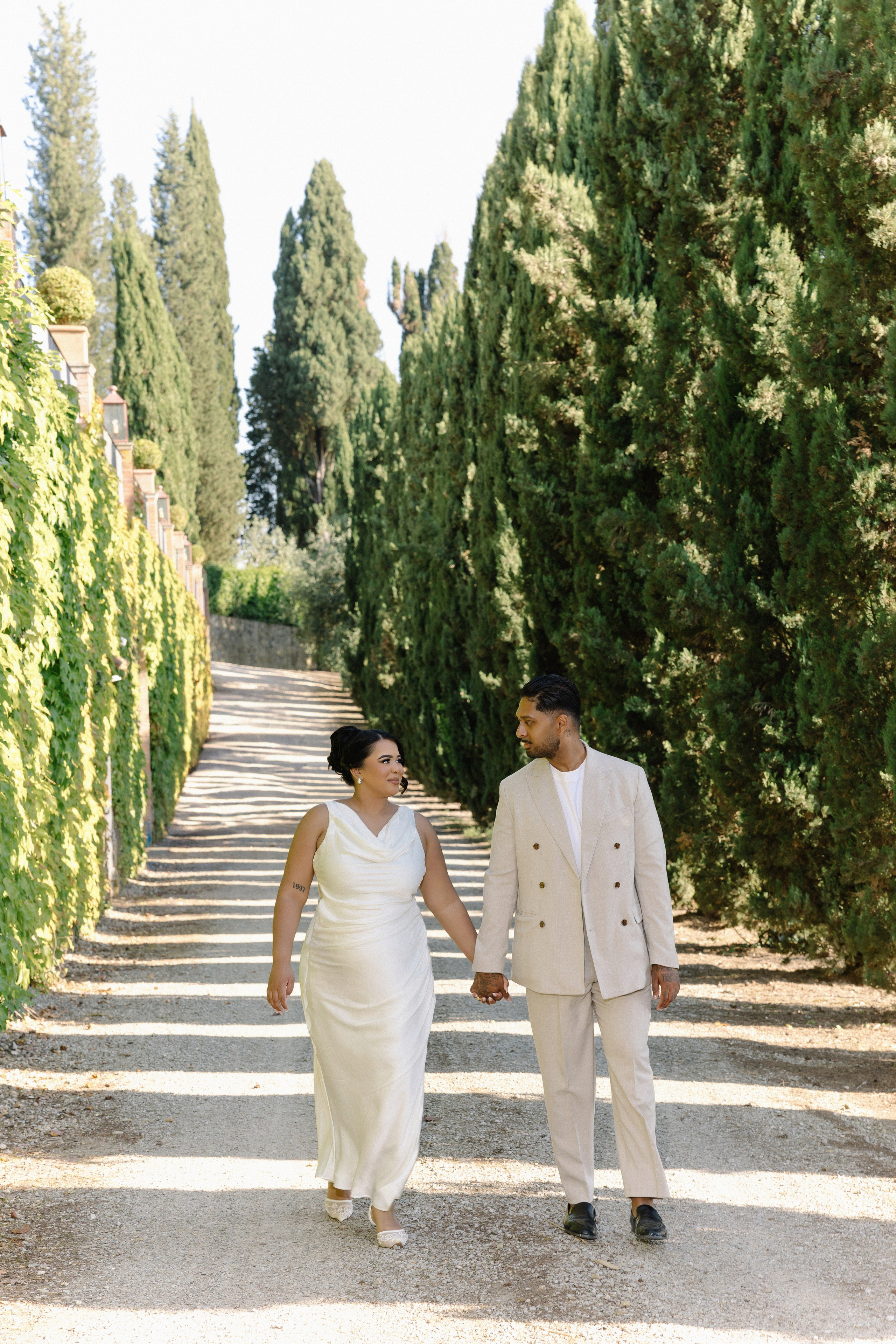 Pre-wedding in Tuscany. Wedding photographer Italy