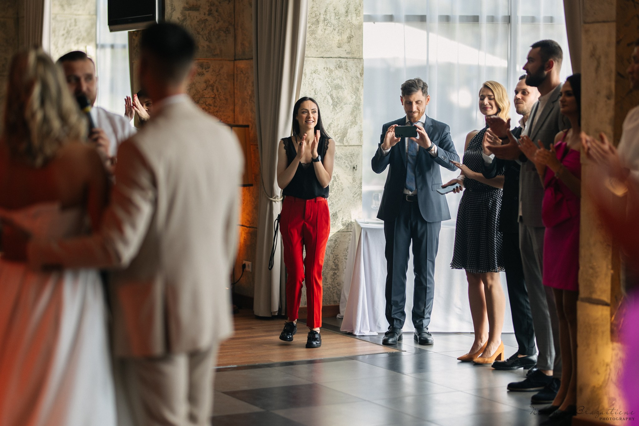 Vestuvinė fotosesija Kaune, Vienybės aikštėje, prie Lietuvos banko