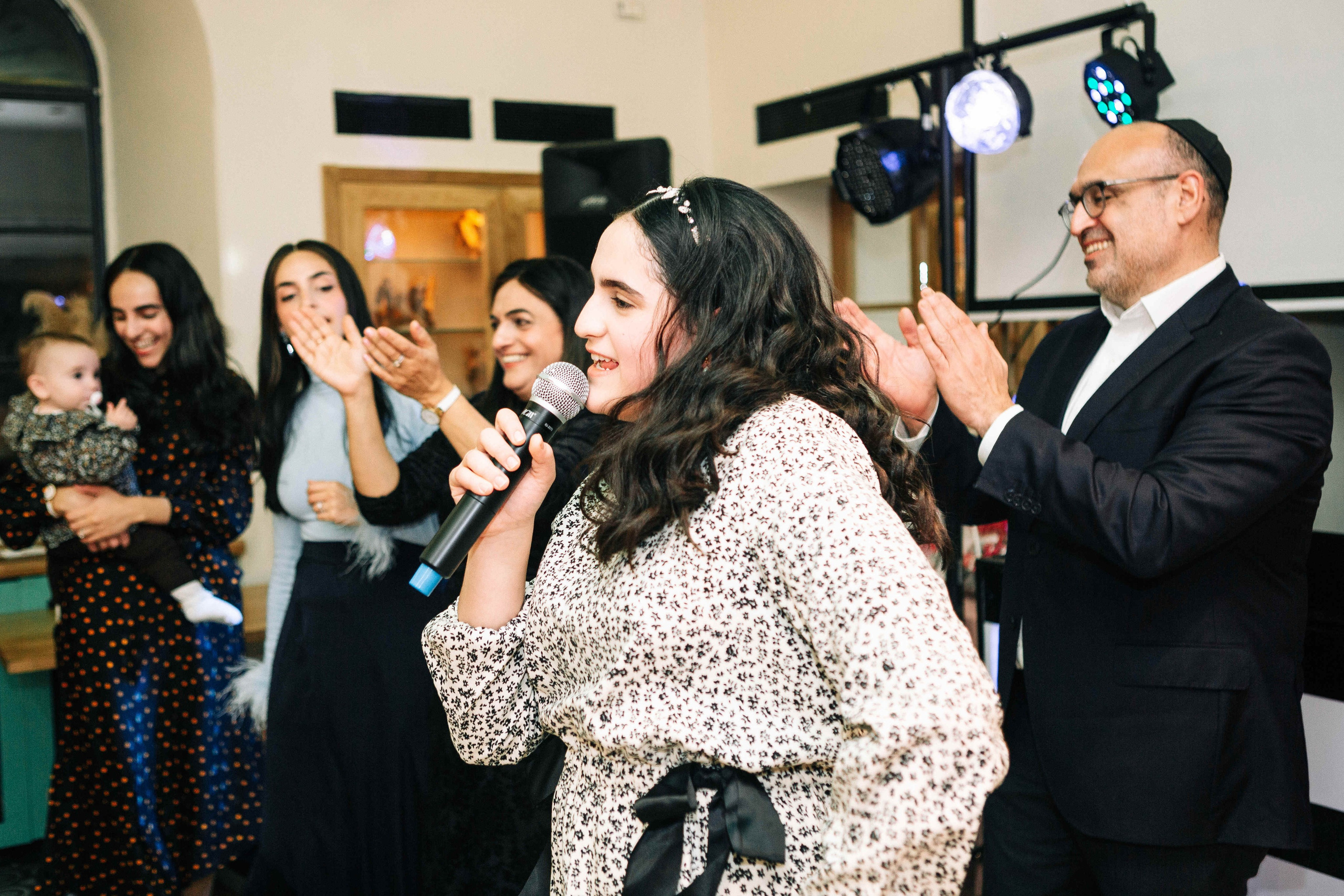 PARTY IN A RESTAURANT WITH THE WHOLE FAMILY. Https://shi-photo.com/