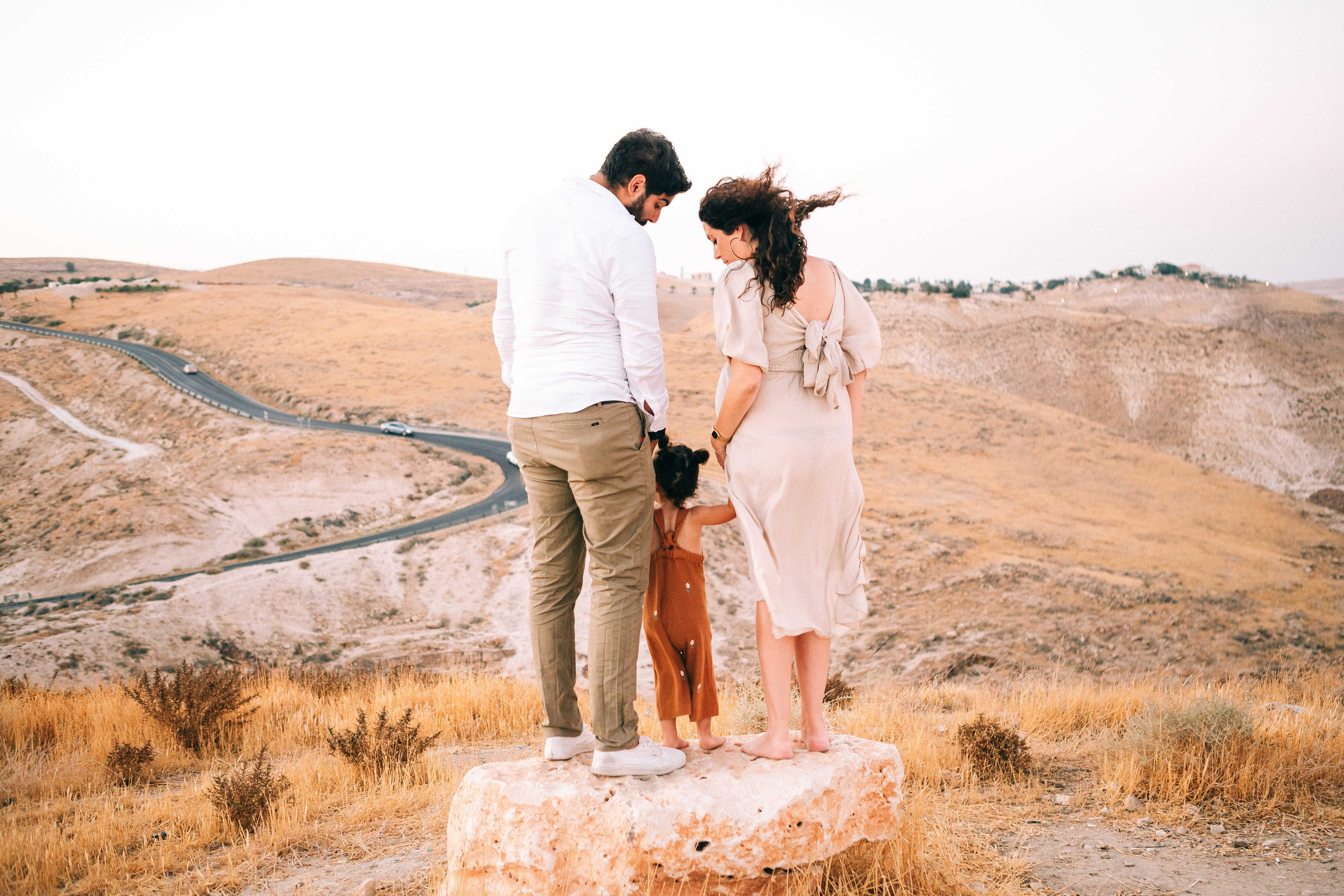 PREGNANT PHOTOSESSION IN THE DESERT. PHOTOGRAPHER IN ISRAEL