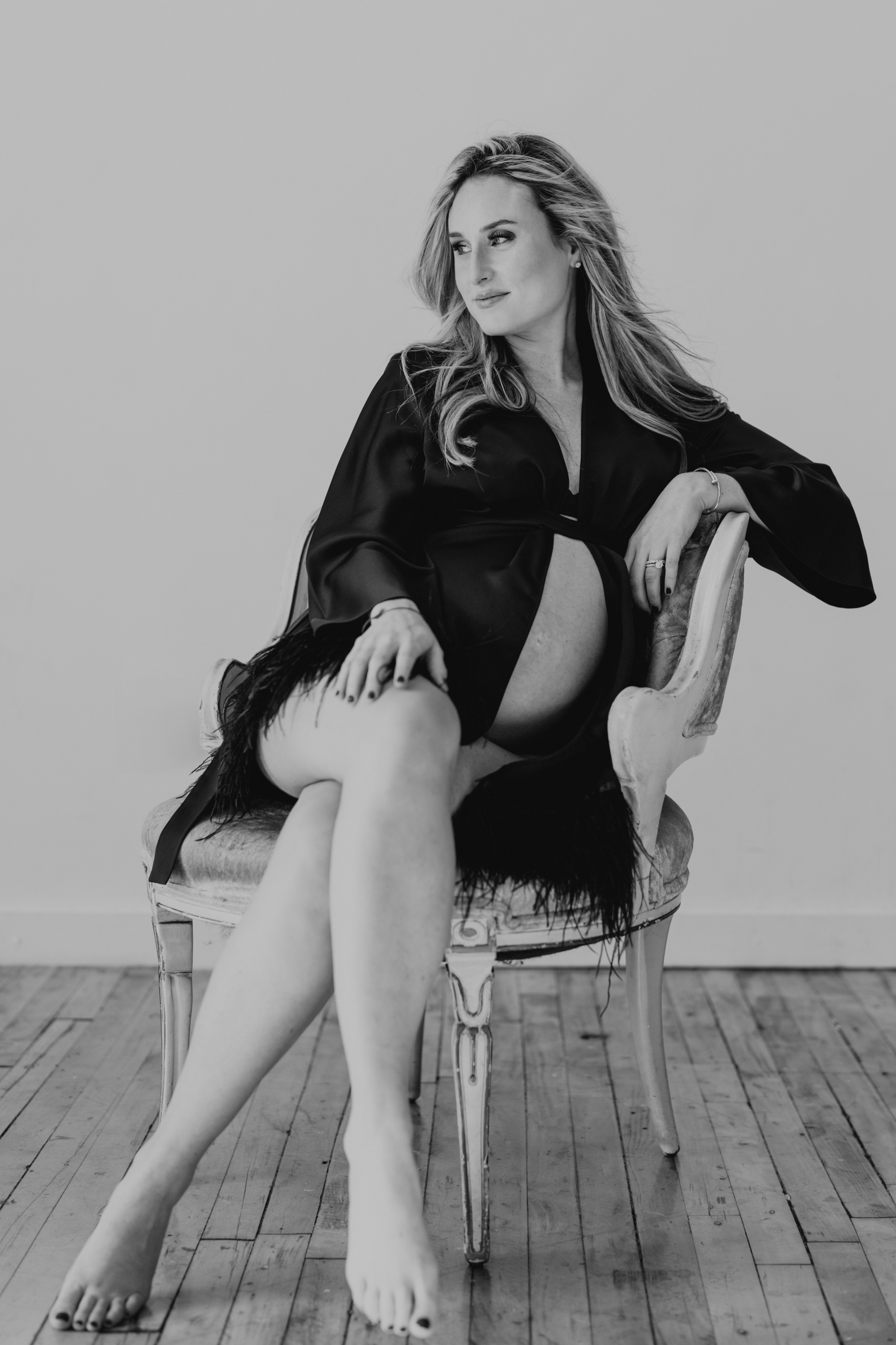 Alexa. Modern maternity photographer in Long Island New York