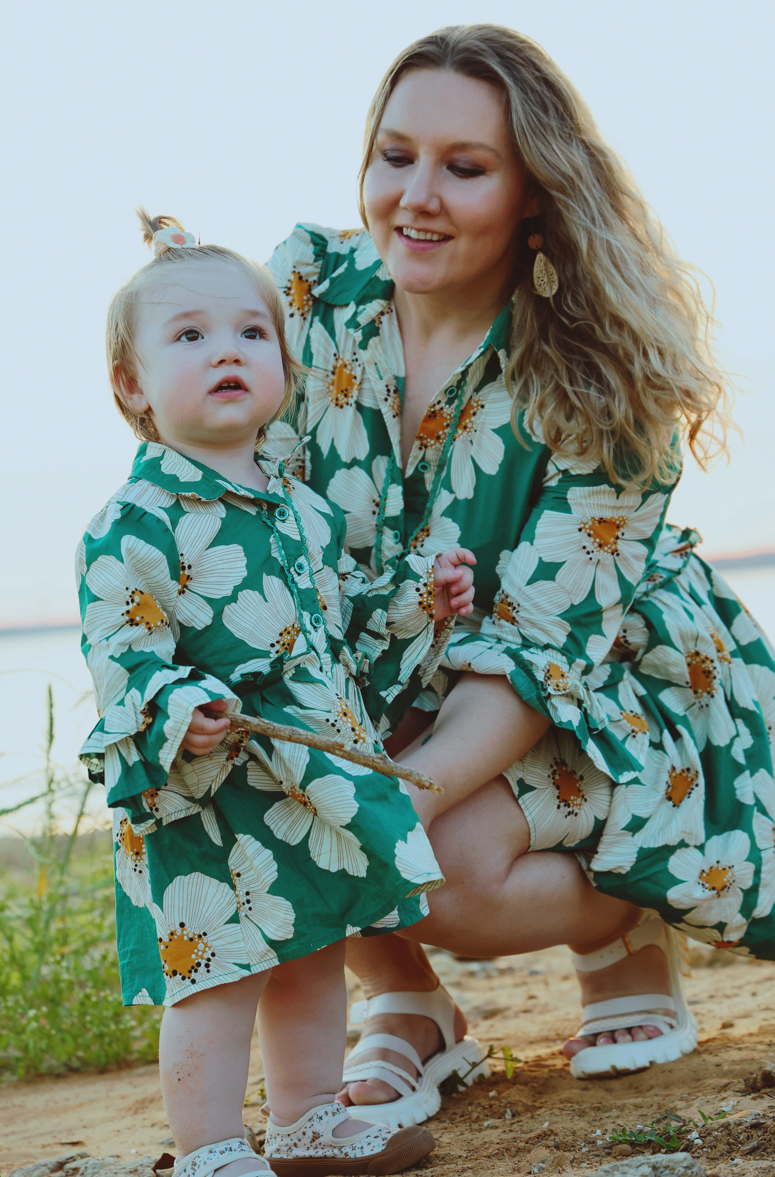 Baby Family Photoshoot – Outdoor Family Photography with Infant or Toddler. Lana Petrychenko — Portrait & Family Photographer. Valencia, Spain
