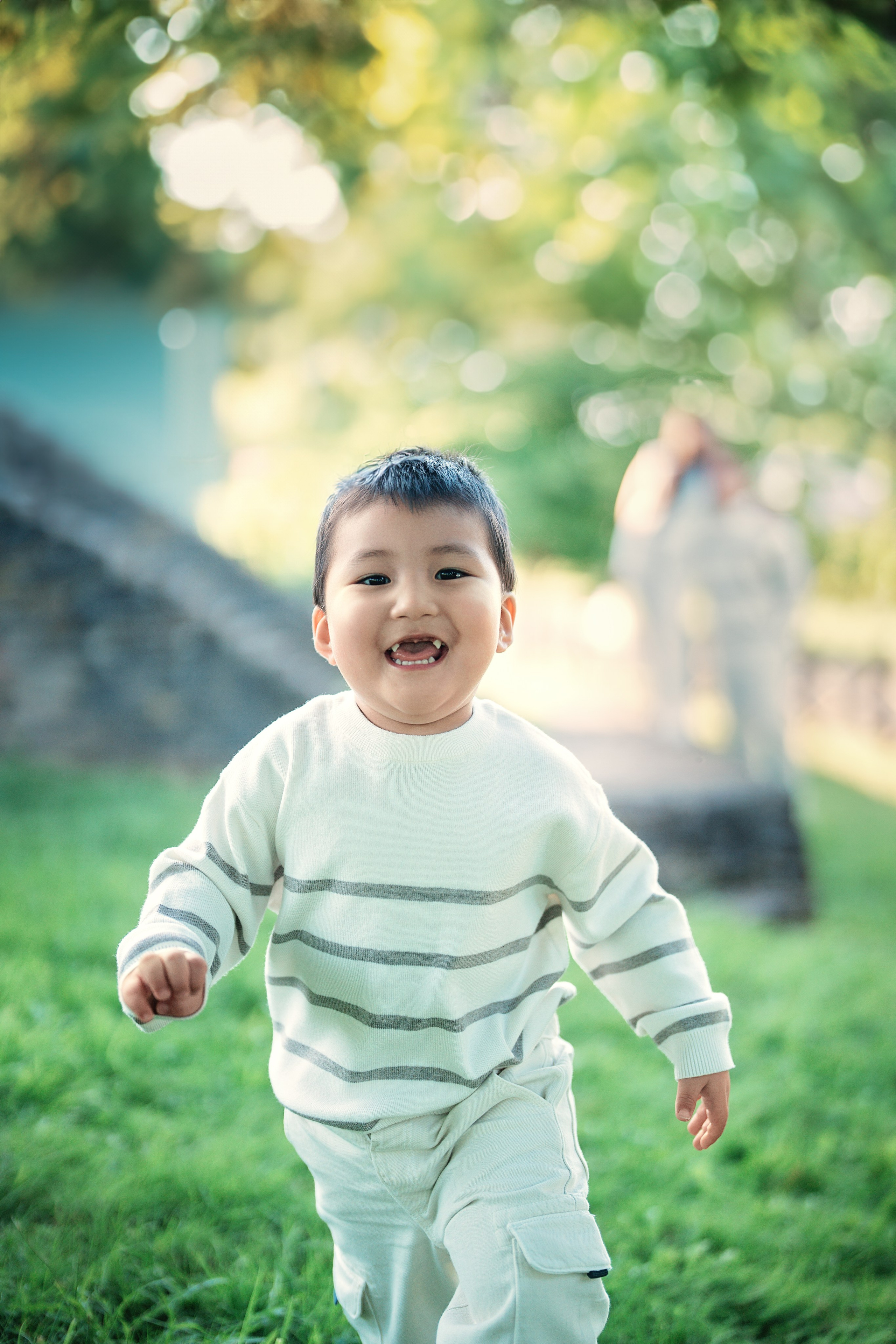 Summer picnic. Family, conceptual women portrait photograher in Geneva, Switzerland