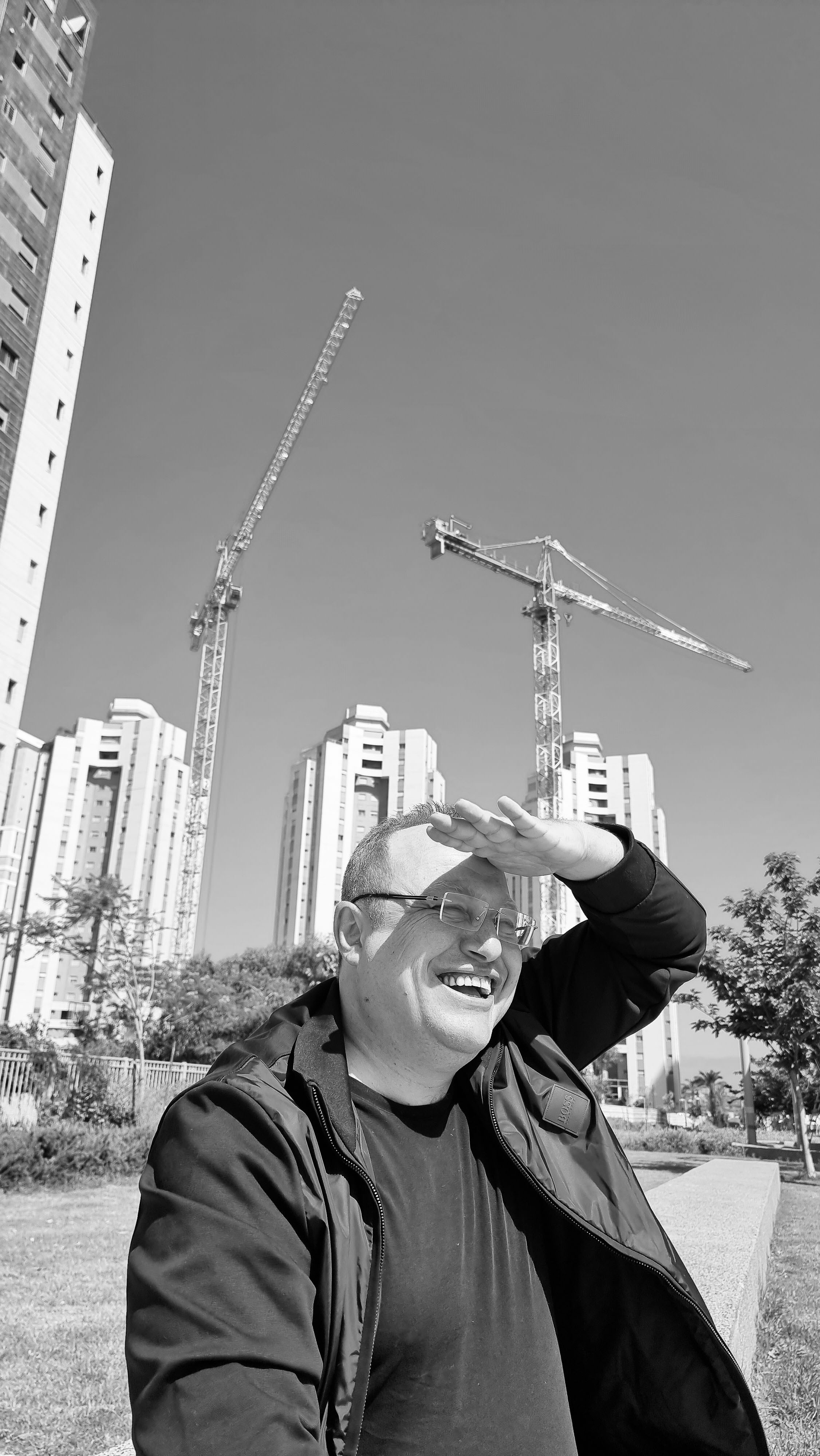 Недвижимость — Миха Нешер. Визуальный брендинг