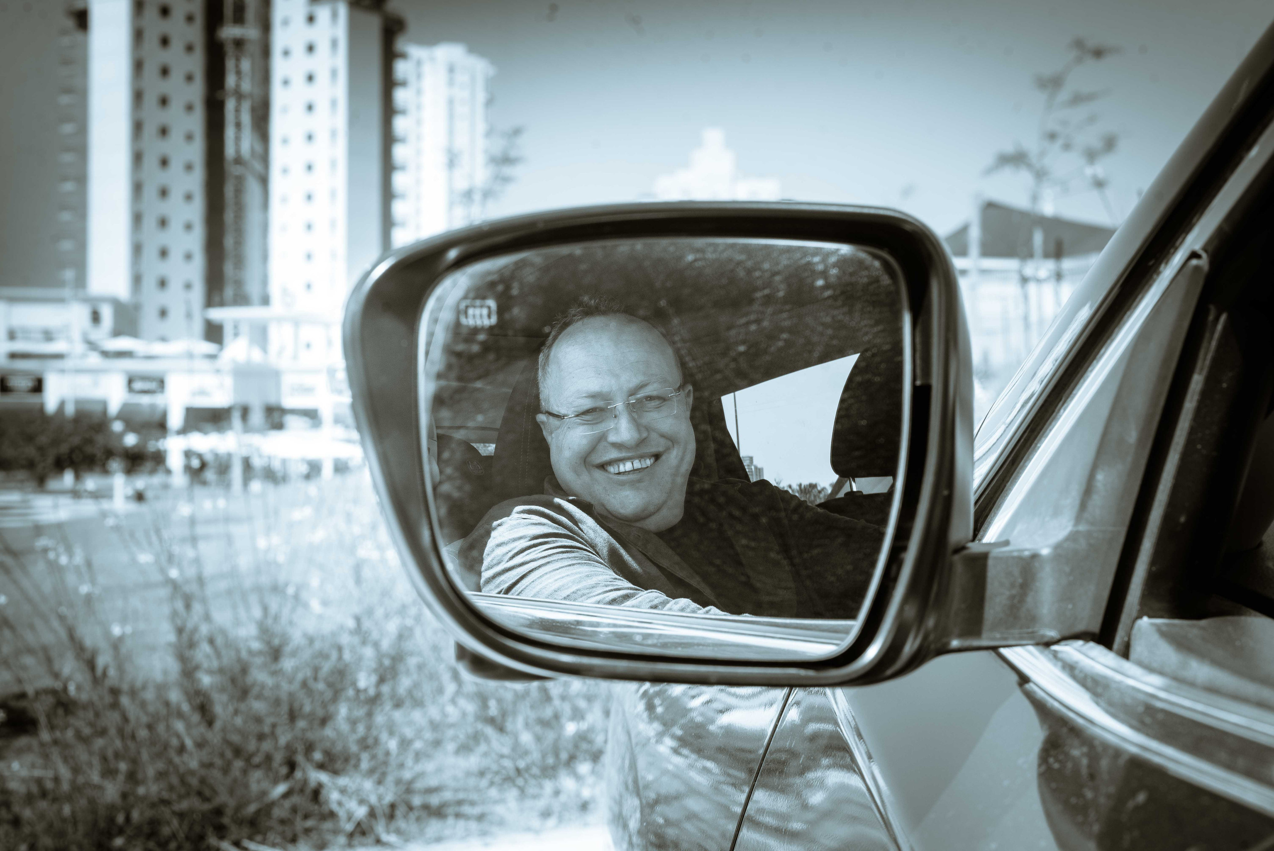 Недвижимость — Миха Нешер. Визуальный брендинг