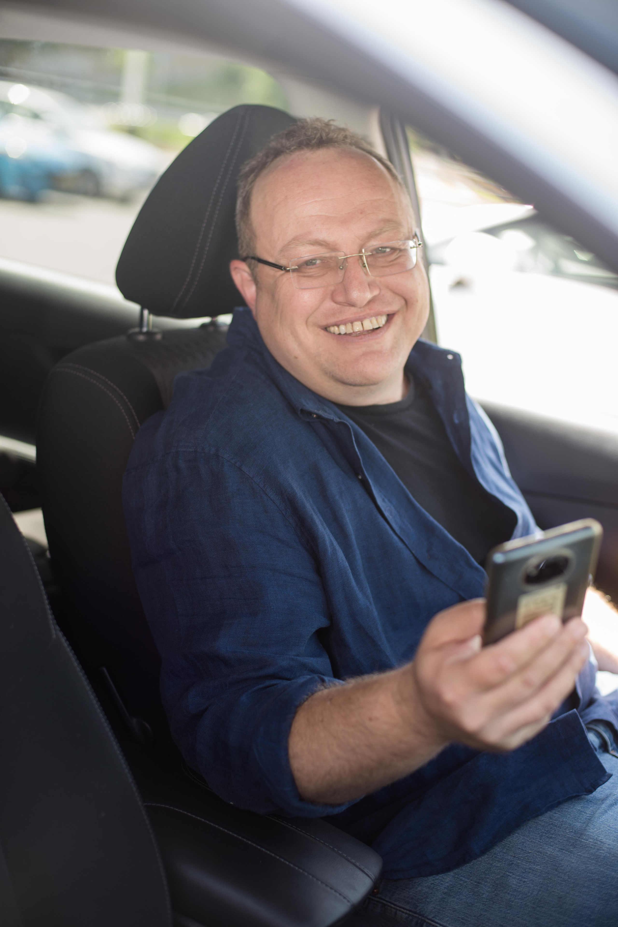 Недвижимость — Миха Нешер. Визуальный брендинг