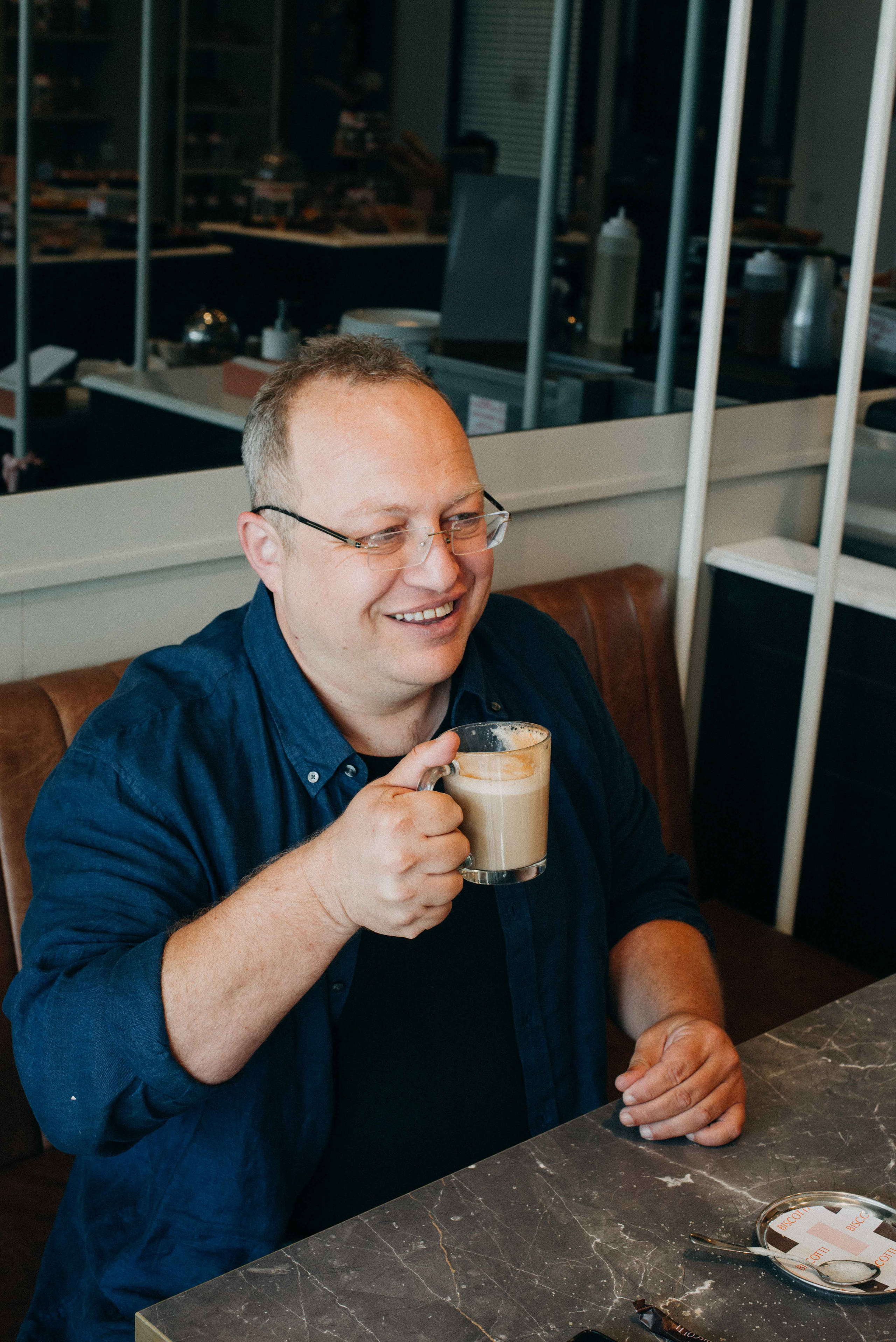 Недвижимость — Миха Нешер. Визуальный брендинг