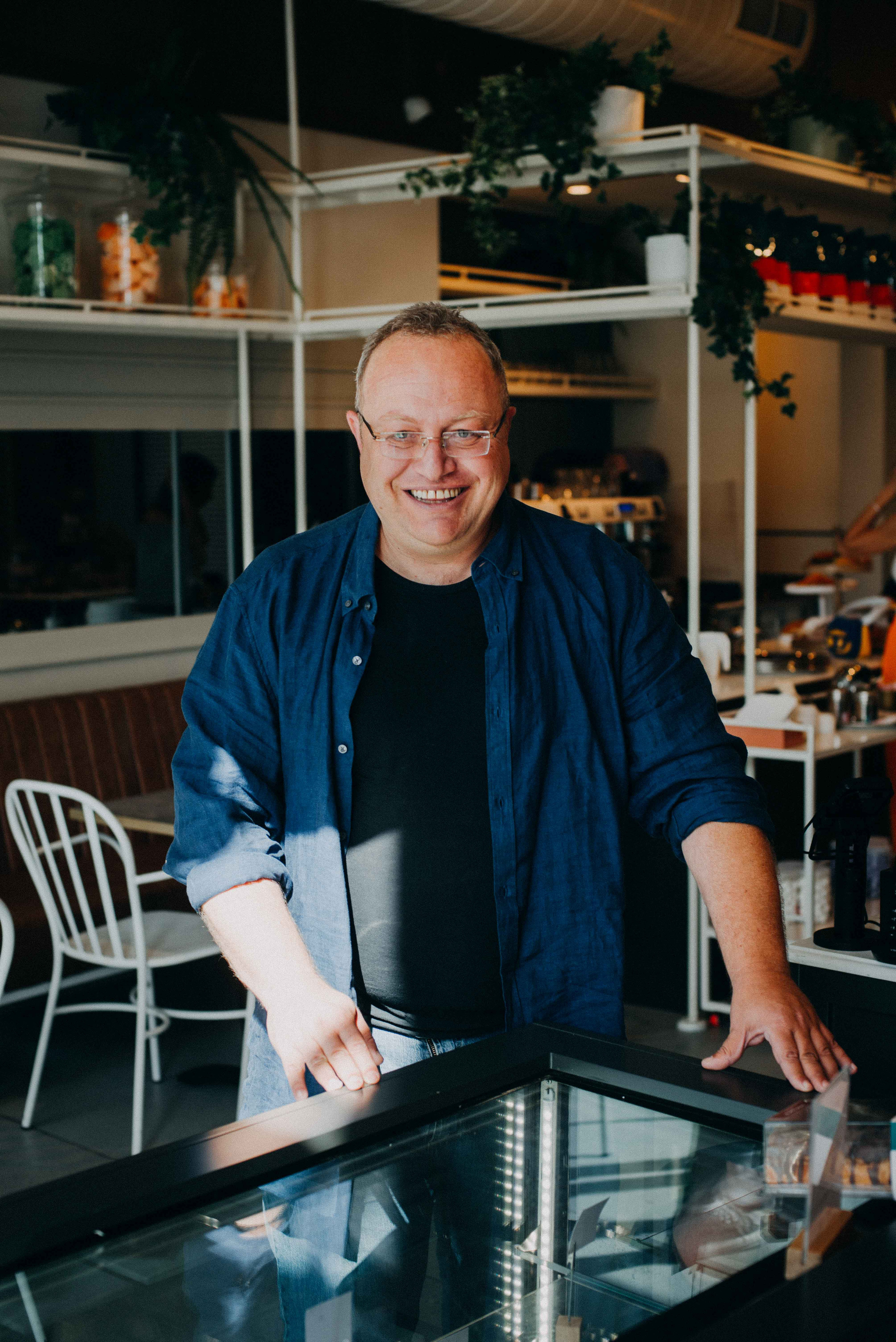 Недвижимость — Миха Нешер. Визуальный брендинг