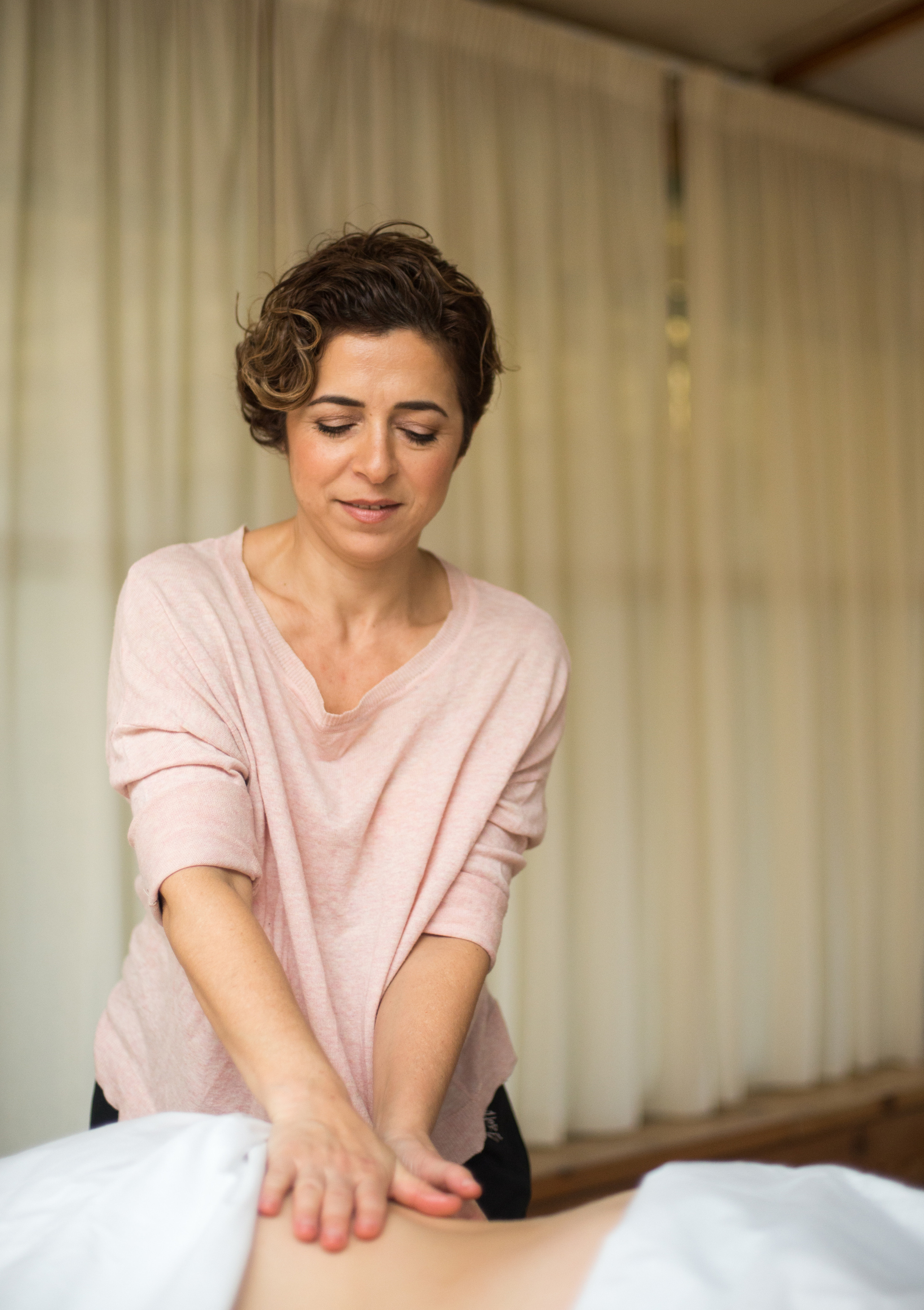 Массаж для женщин — Яна Теслер. Визуальный брендинг