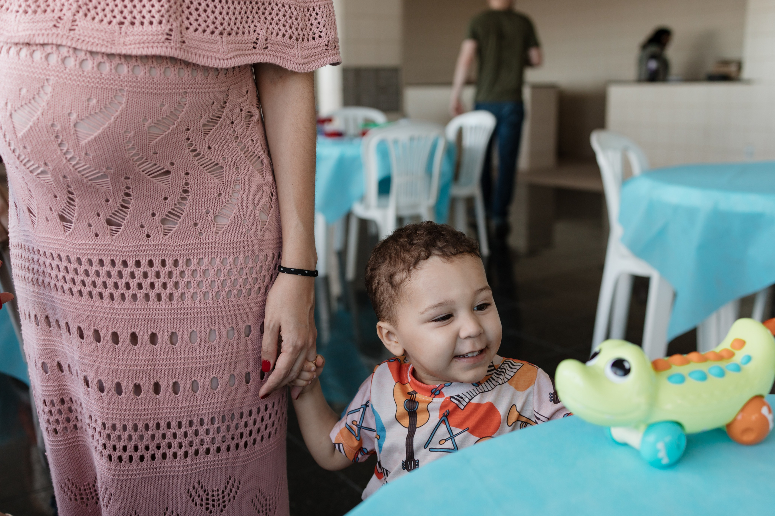Fotografia de festa infantil de momento espontâneo e detalhe de olhar da criança