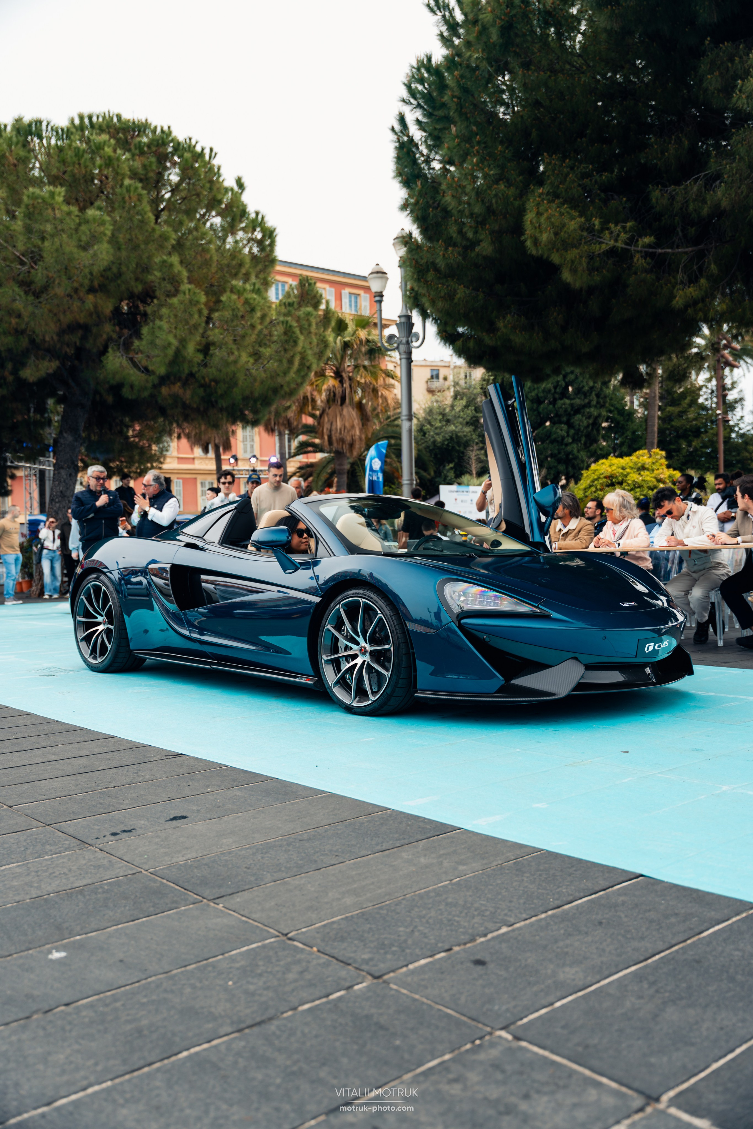 Legends de Nice. Photographe de voitures à Paris — Vitalii Motruk