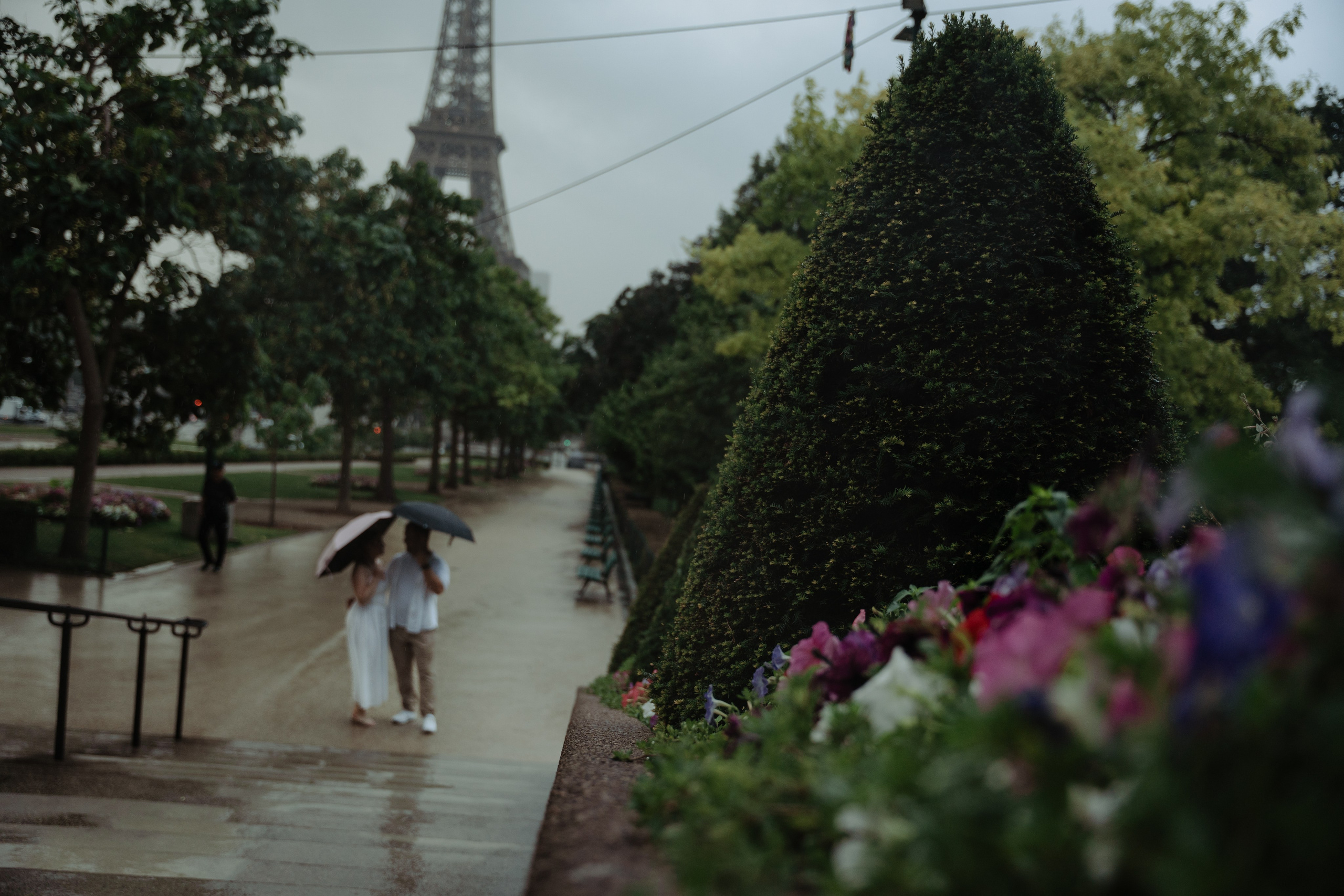 Anne & Cody in rainy Paris. Фотограф в Париже Полина Осипова